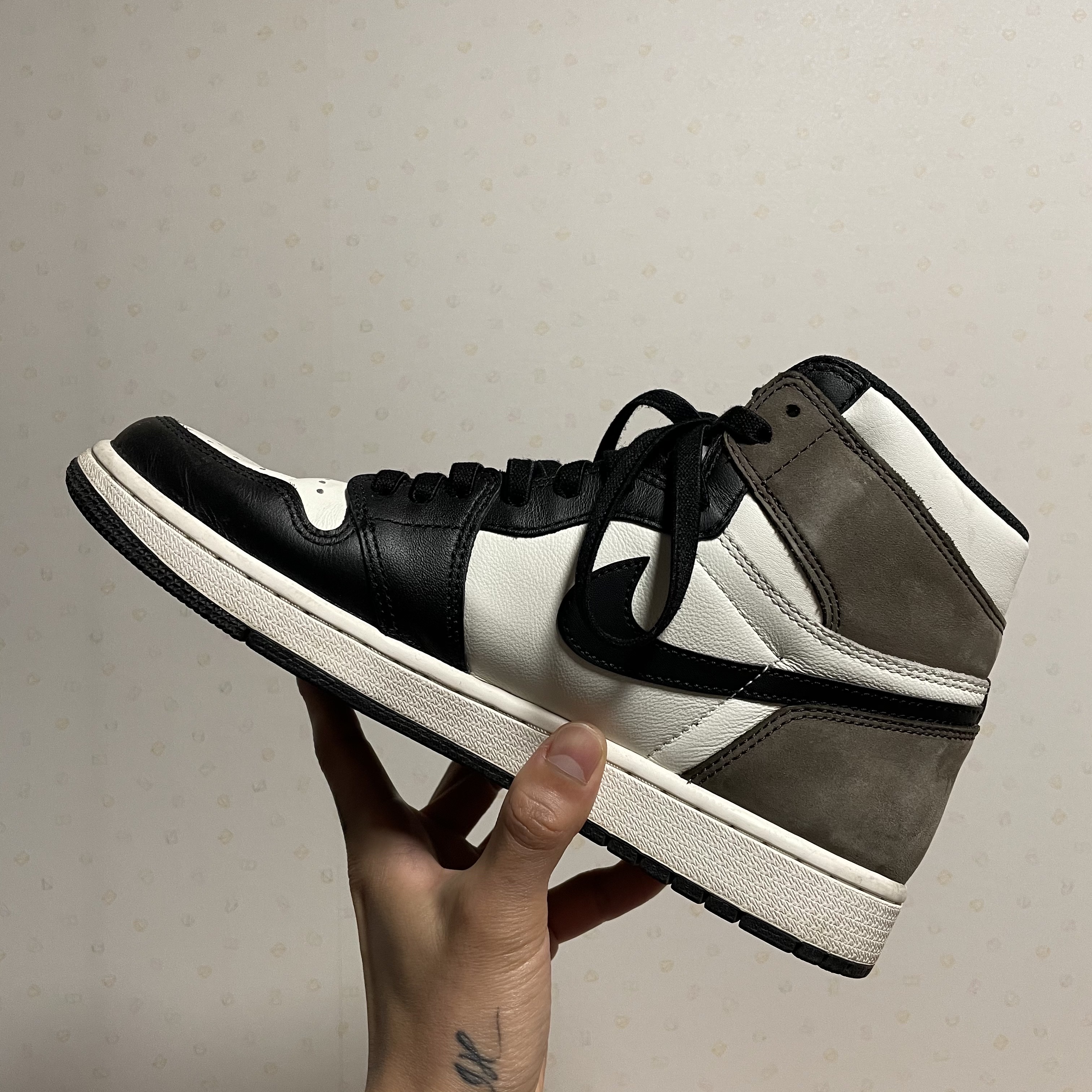 Jordan 1 Retro High OG Black Mocha 착용 스타일