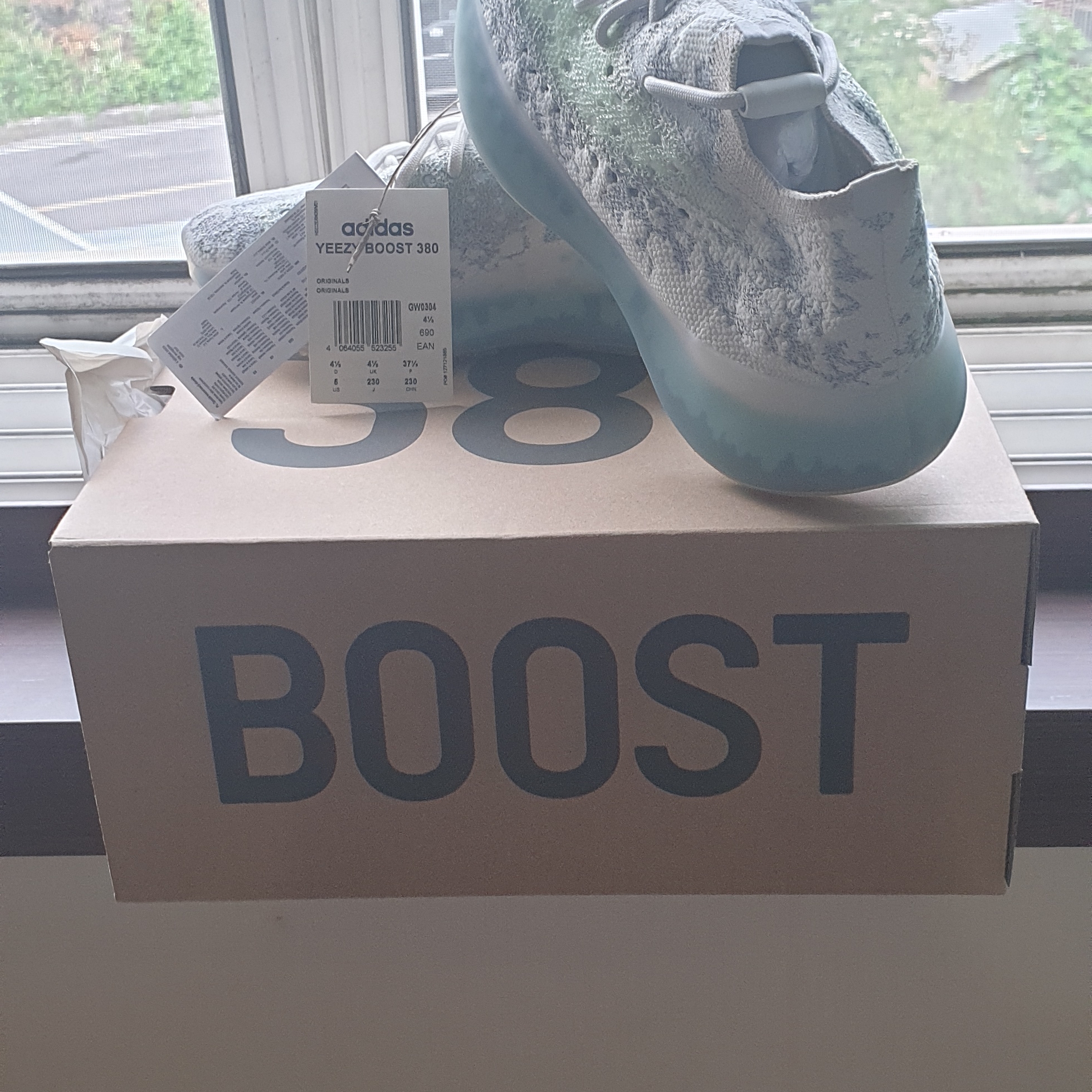 Adidas Yeezy Boost 380 Alien Blue - Reflective 착용 스타일 - 3