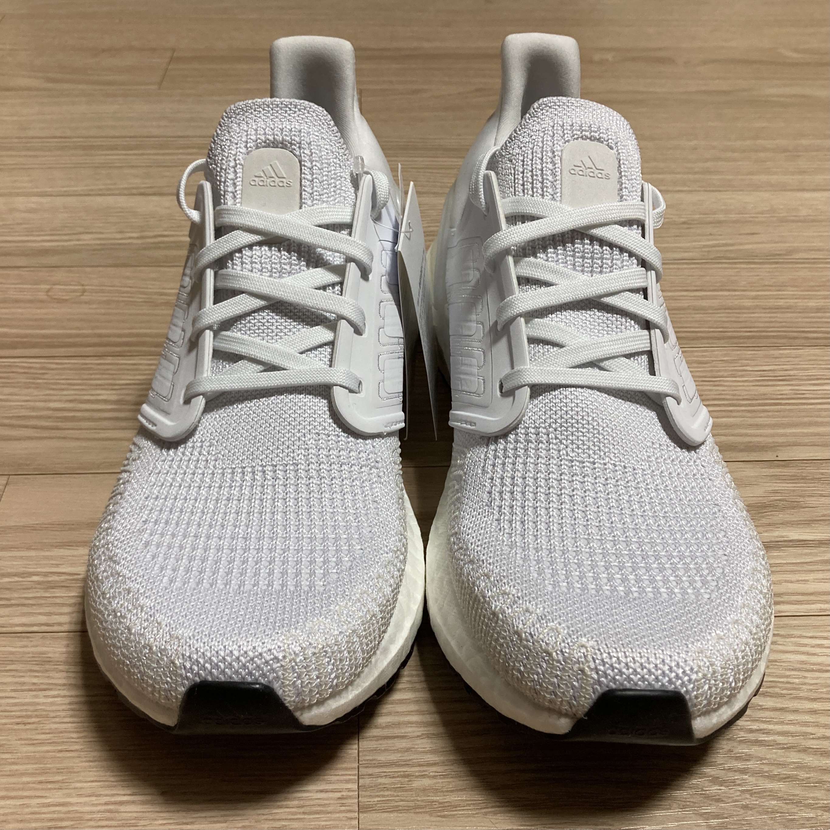 Adidas Ultraboost 20 Triple White 착용 스타일 - 1