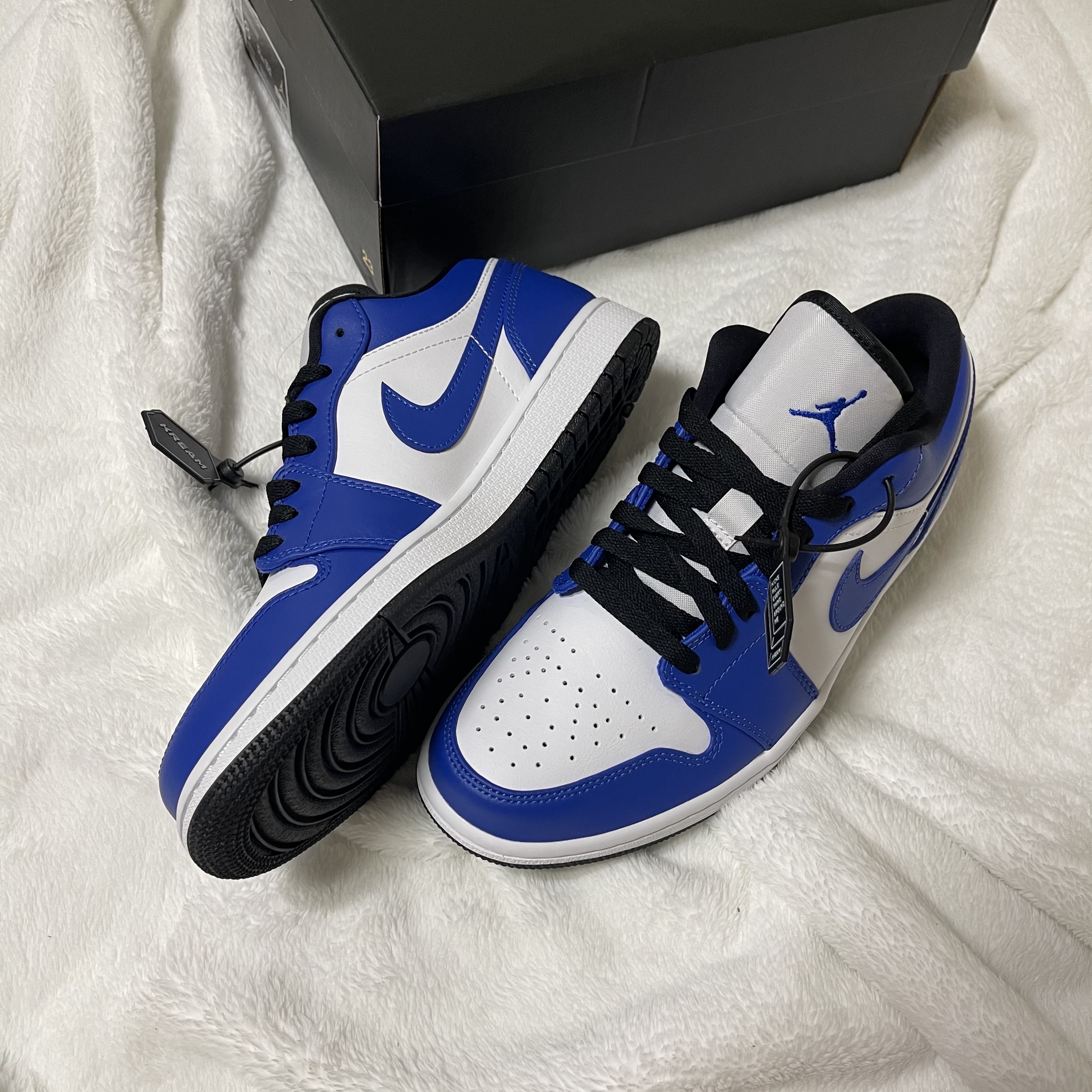 Jordan 1 Low Hyper Royal 착용 스타일 - 3
