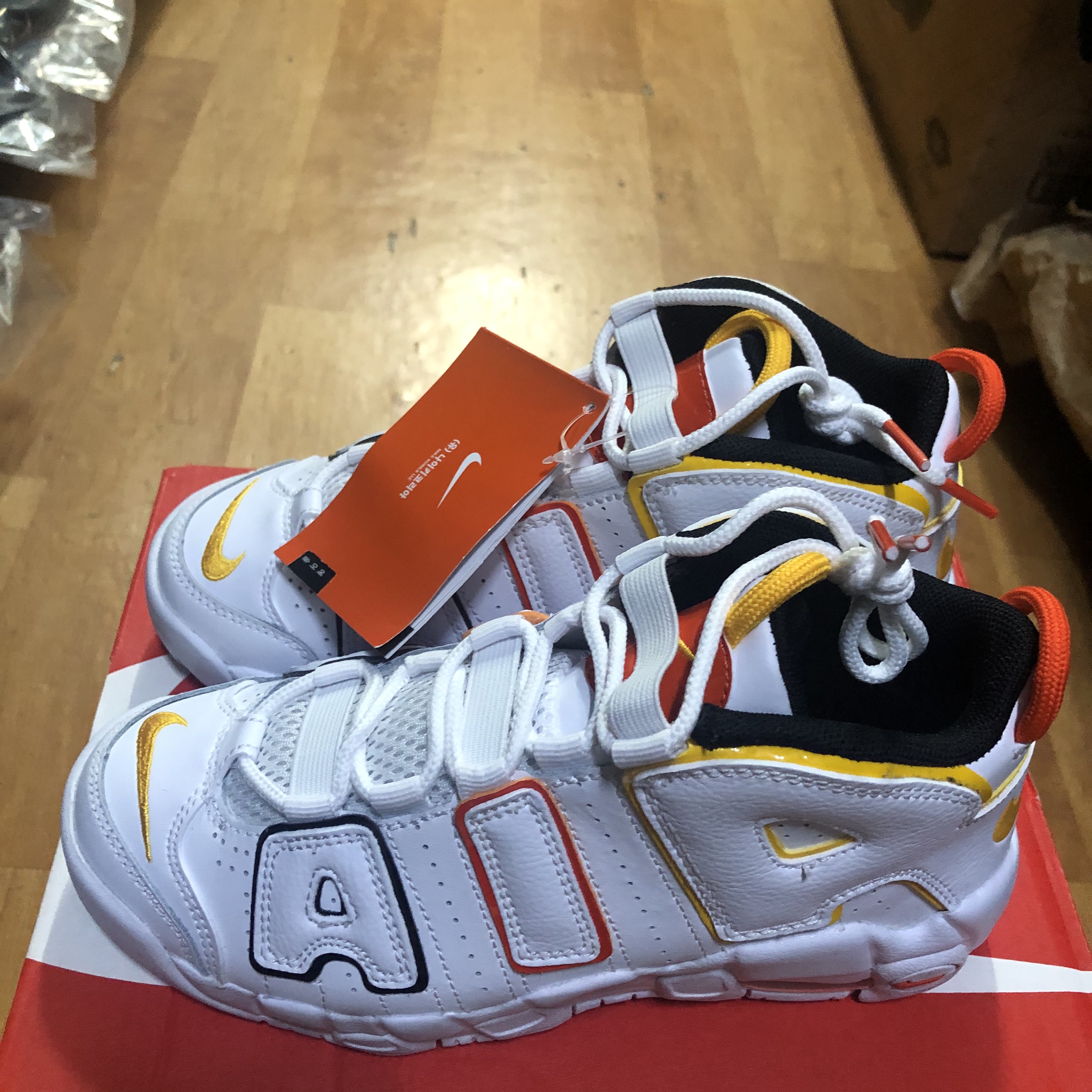 (GS) Nike Air More Uptempo Rayguns 착용 스타일