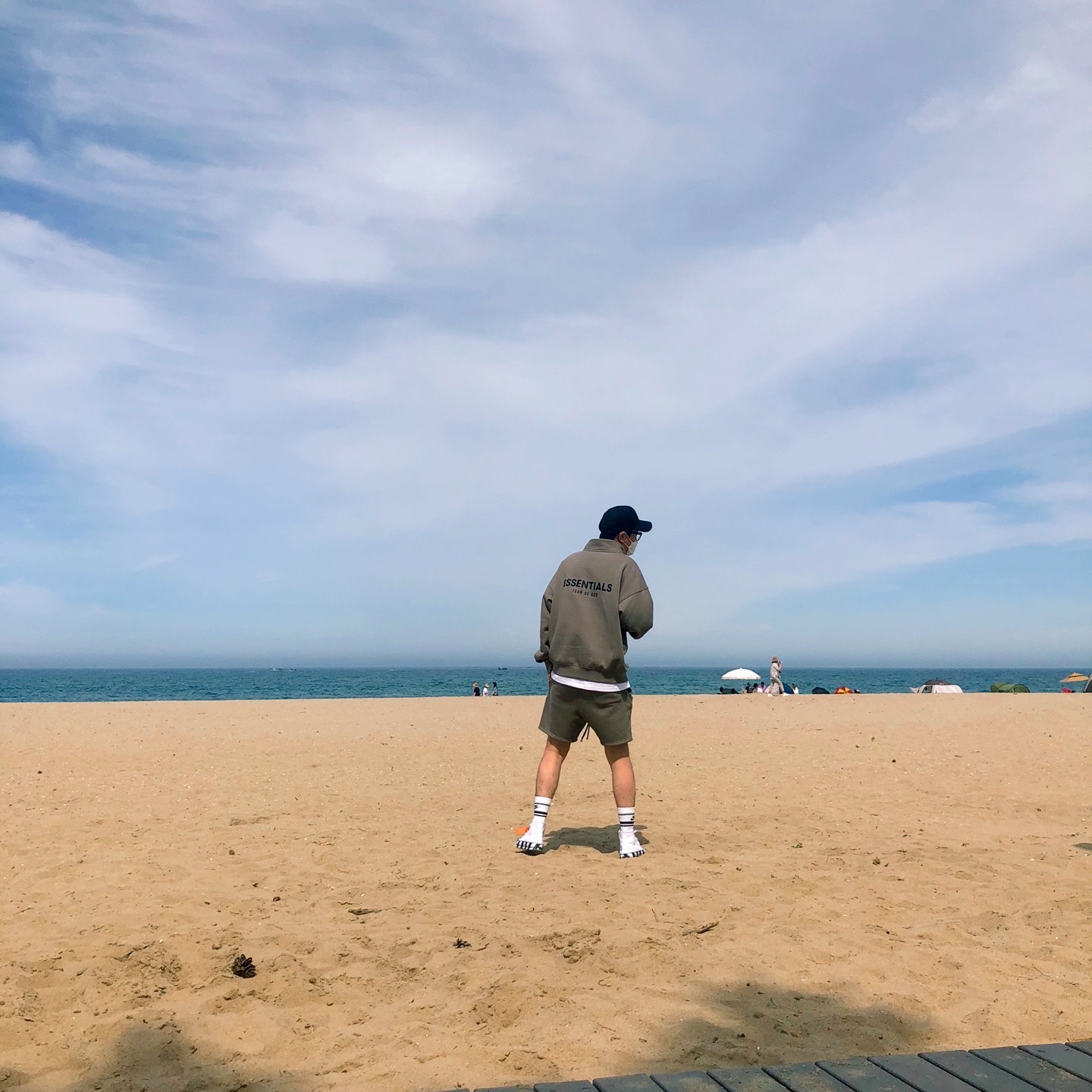 Converse x Off-White Chuck 70 High V2 2021, Essentials Sweatshorts Taupe - 21SS 착용 스타일 - 2