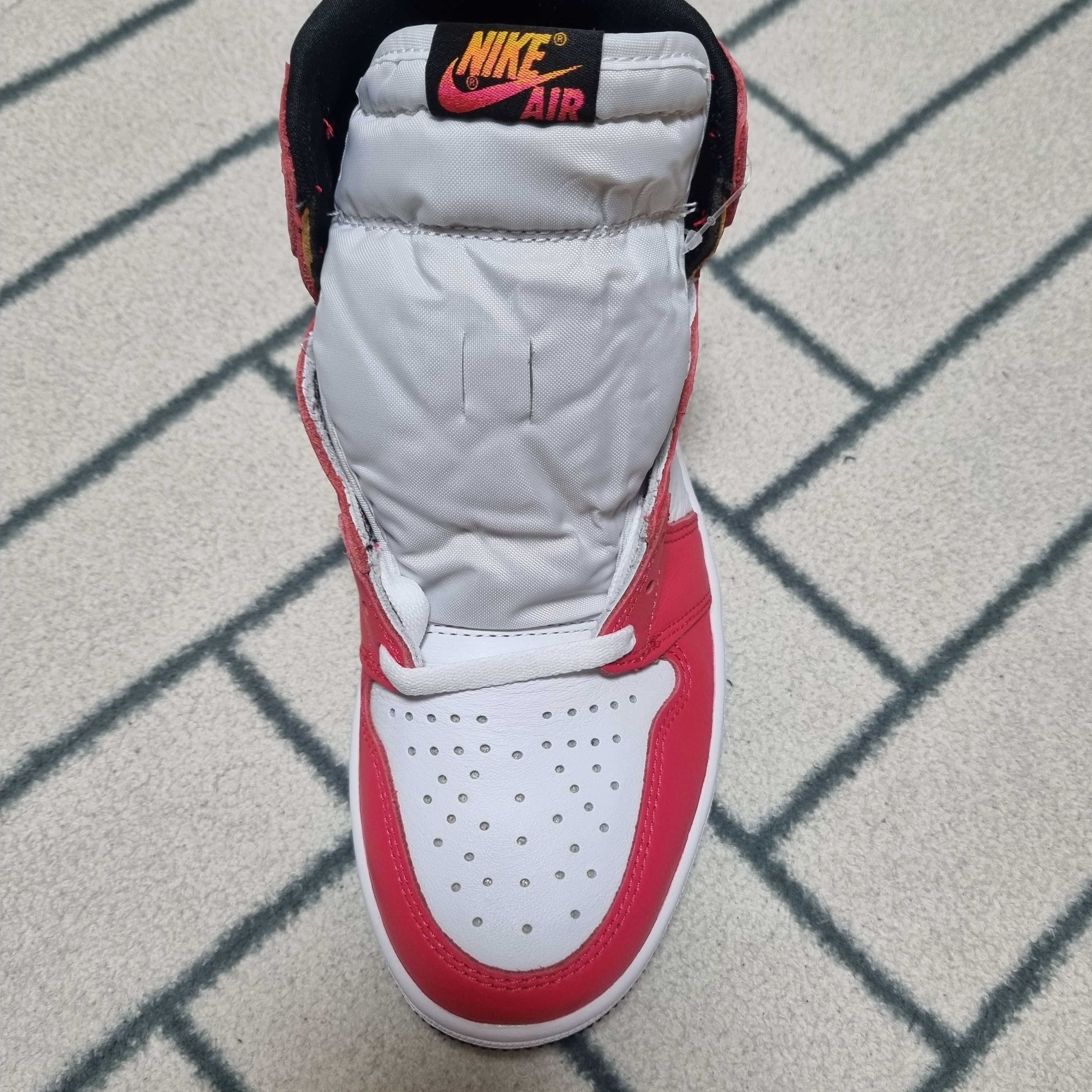 Jordan 1 Retro High OG Light Fusion Red 착용 스타일 - 1