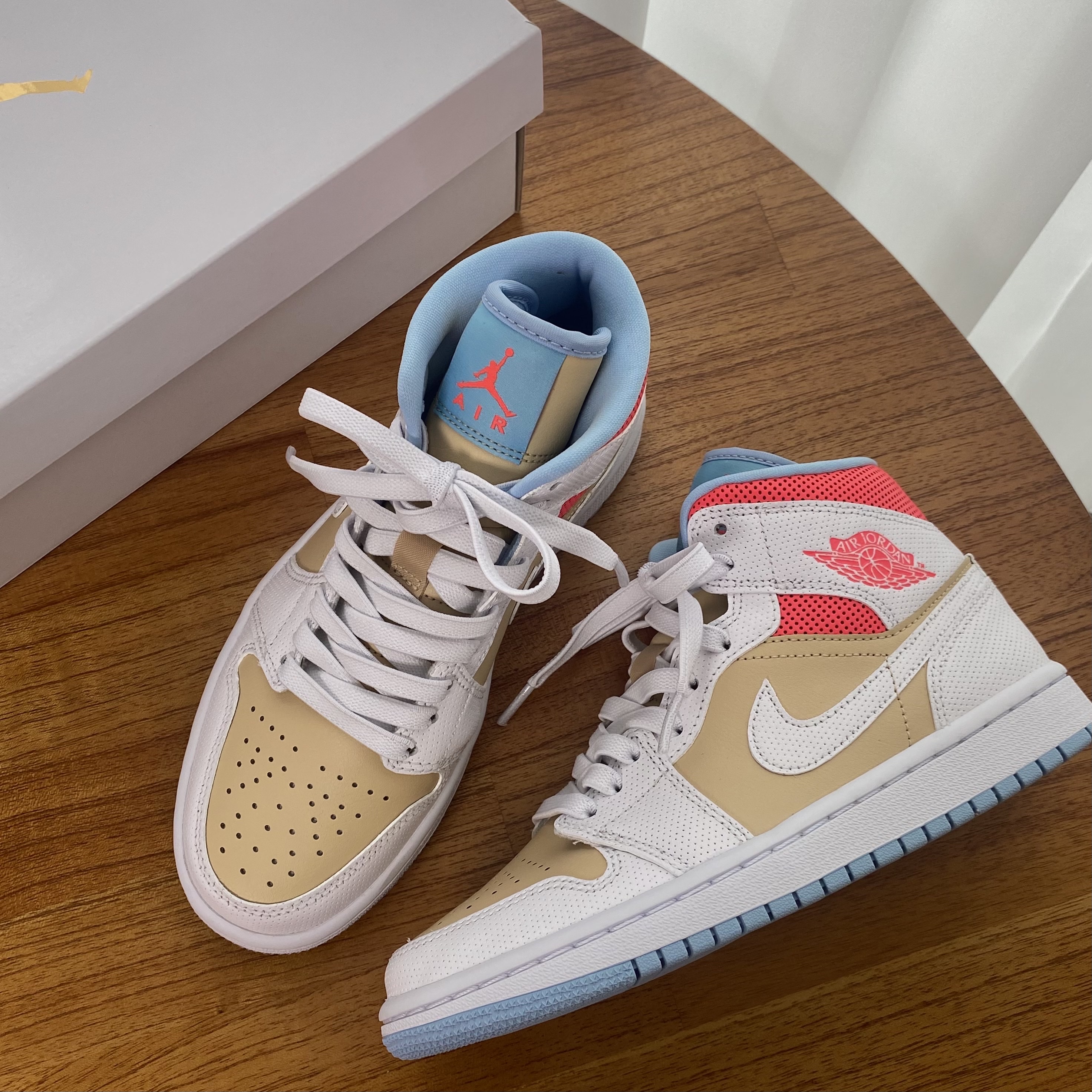 (W) Jordan 1 Mid SE Sesame 착용 스타일
