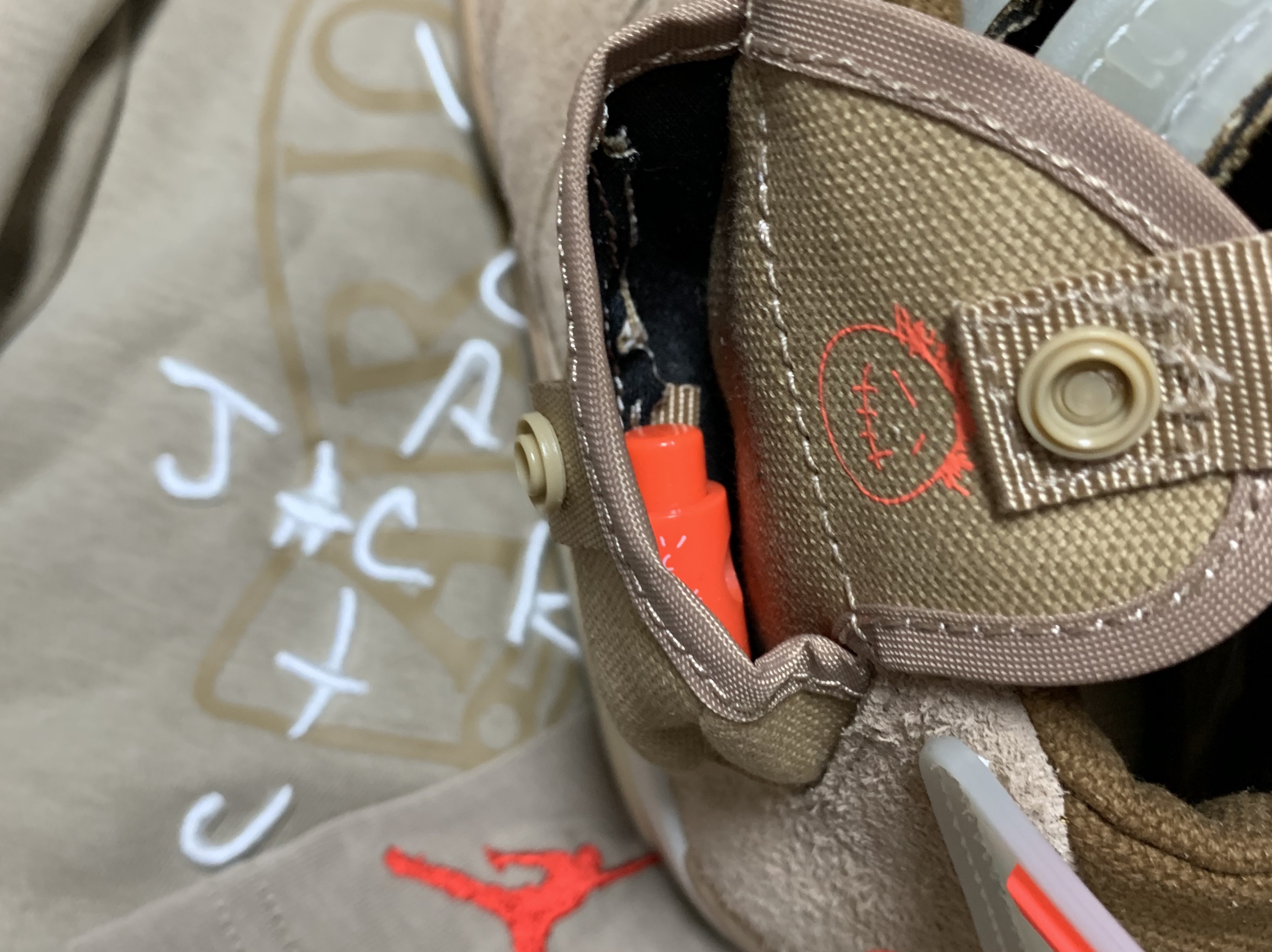 Jordan 6 x Travis Scott Retro SP British Khaki, Jordan x Travis Scott Pullover Hoodie - Asia 착용 스타일 - 2
