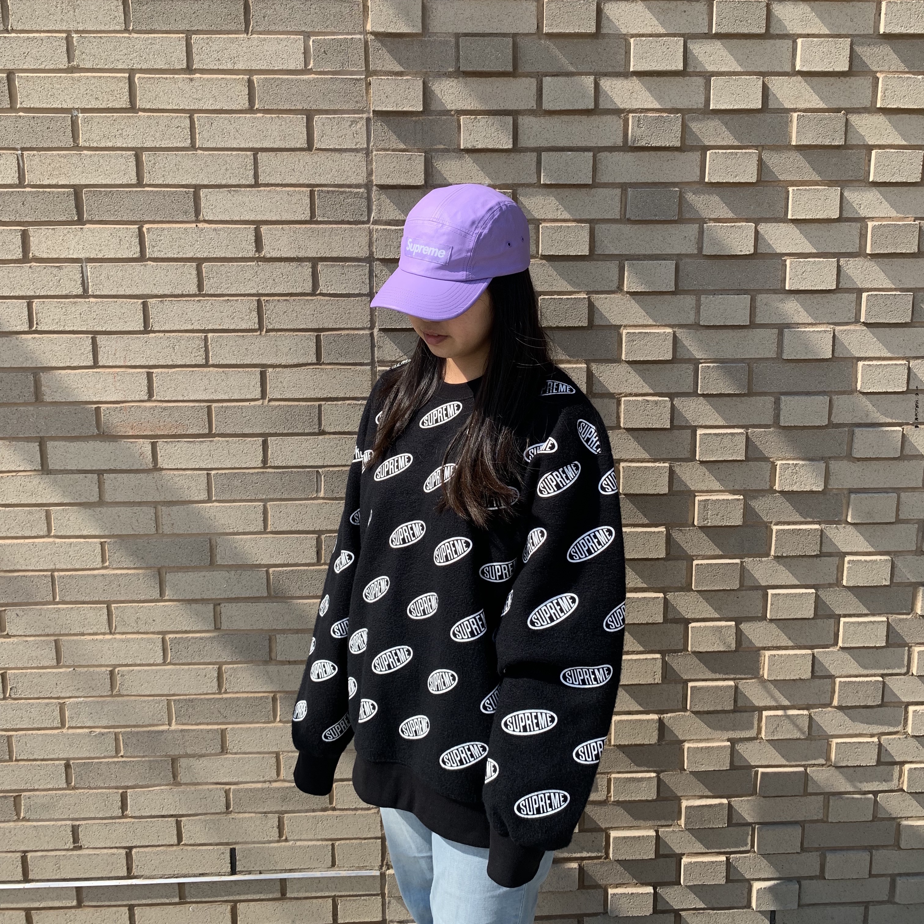 Supreme Leather Camp Cap Lavender - 21SS, Supreme Liner Crewneck Black - 21SS 착용 스타일 - 1