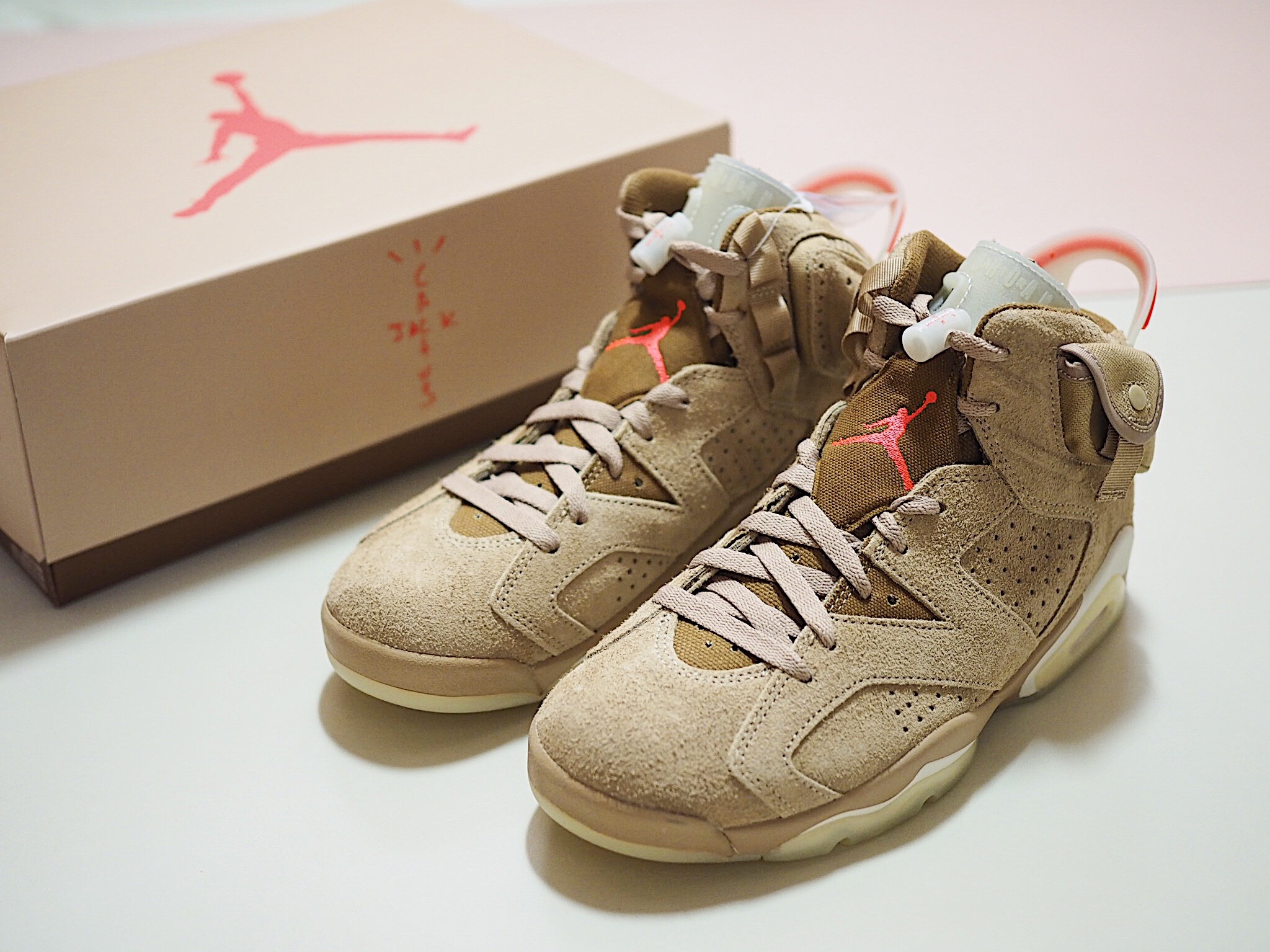 Jordan 6 x Travis Scott Retro SP British Khaki 착용 스타일 - 2