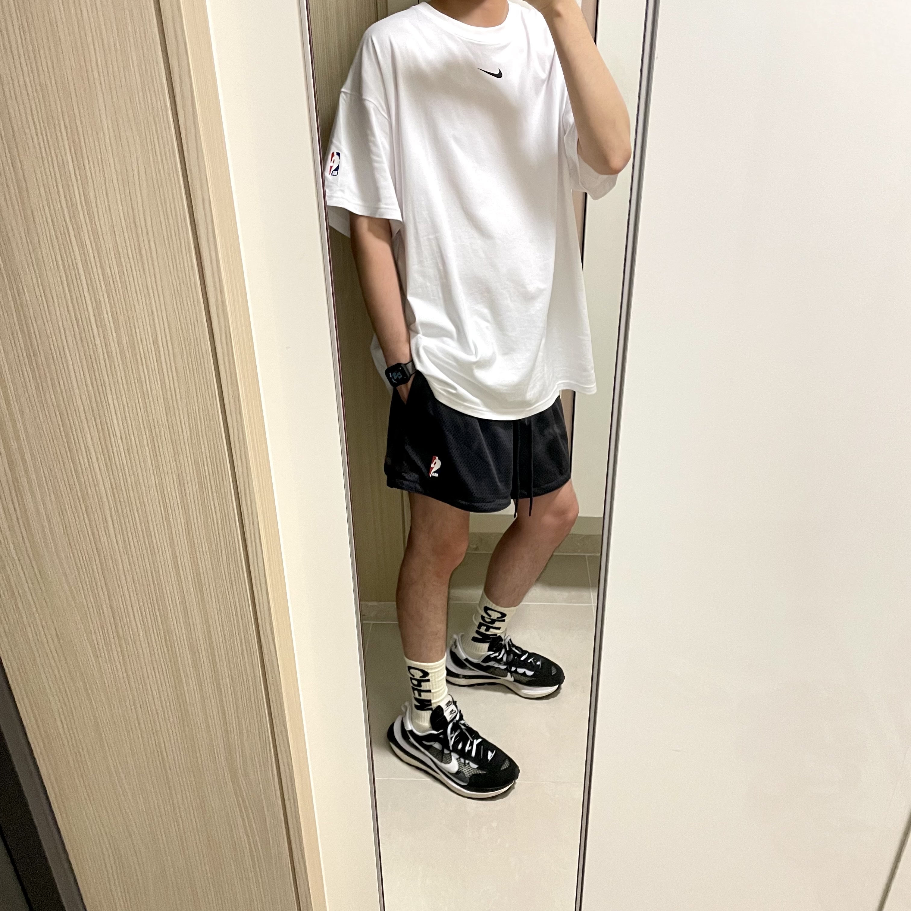 Nike x Fear of God Basketball Shorts Off Noir, Nike x Sacai VaporWaffle Black White 착용 스타일 - 1