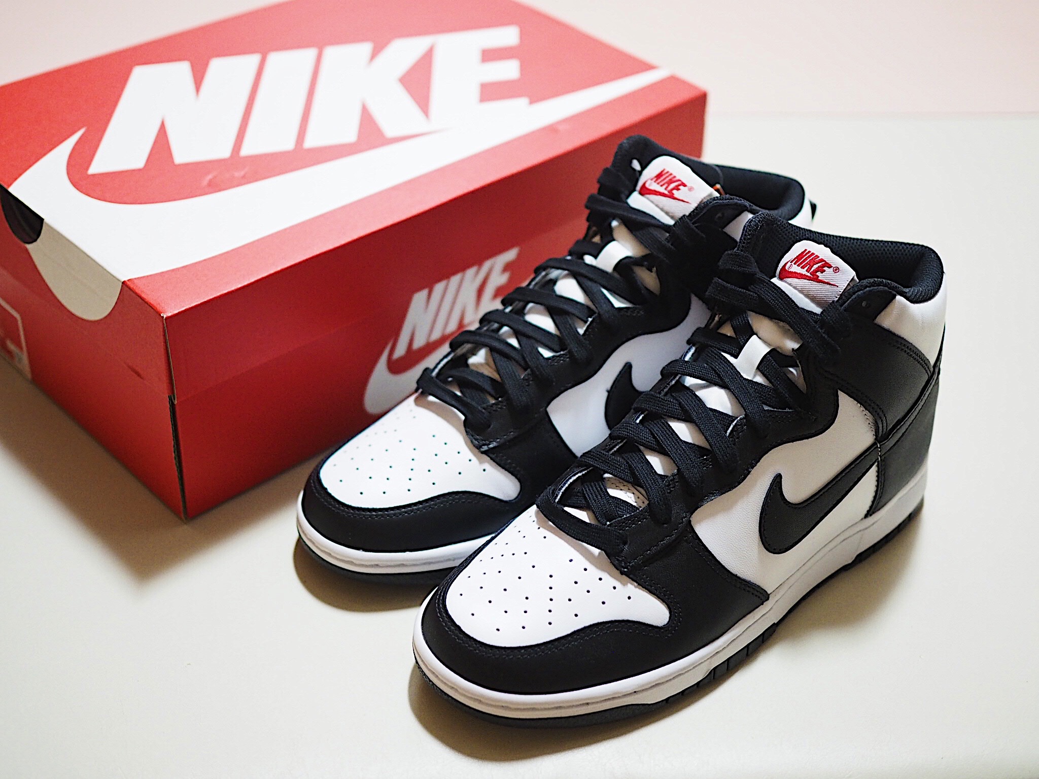 Nike Dunk High Retro Black and White 착용 스타일 - 2