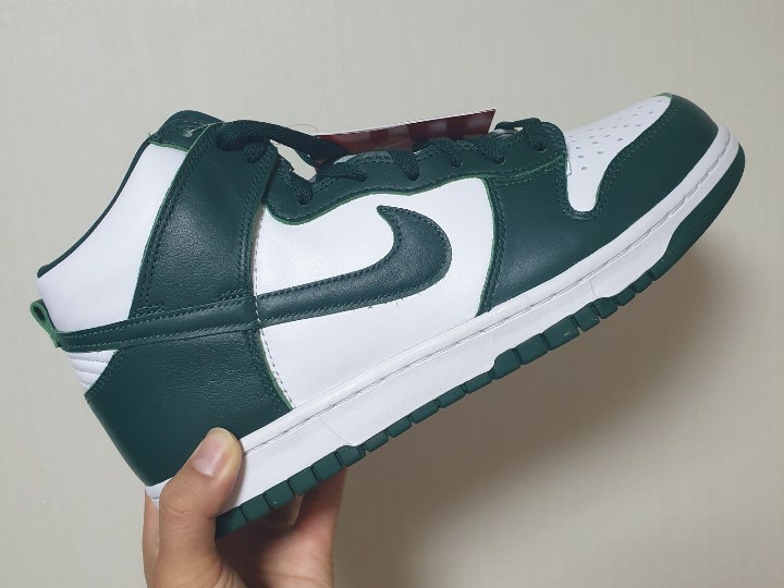 Nike Dunk High SP Spartan Green 착용 스타일