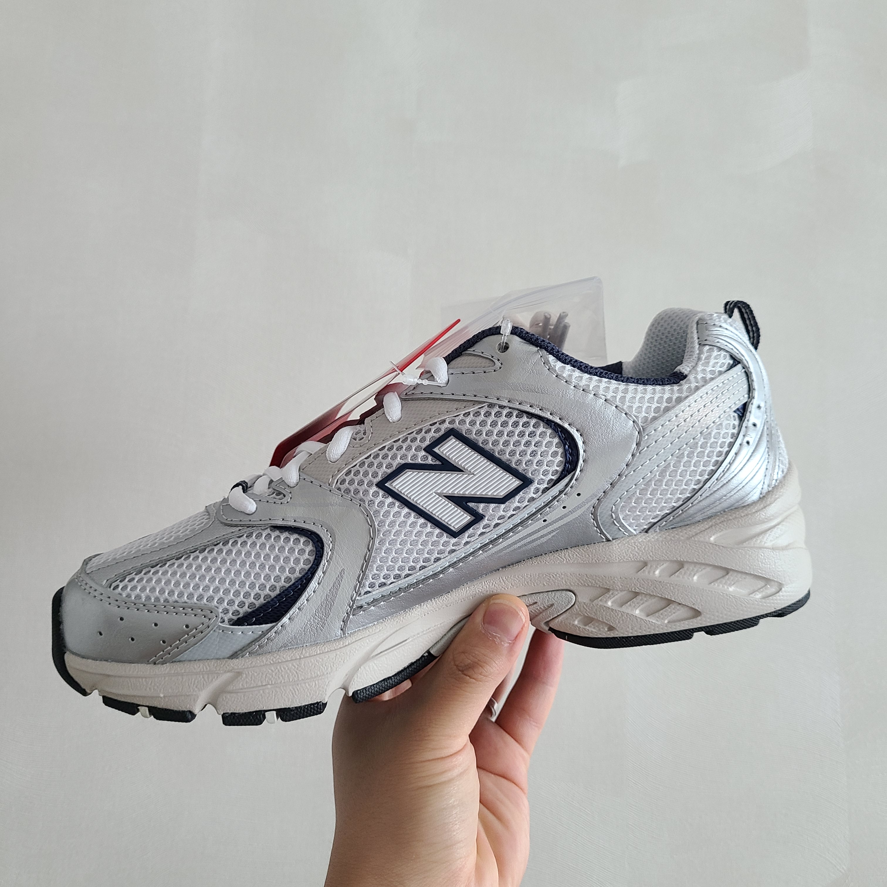 New Balance 530 Steel Grey 착용 스타일