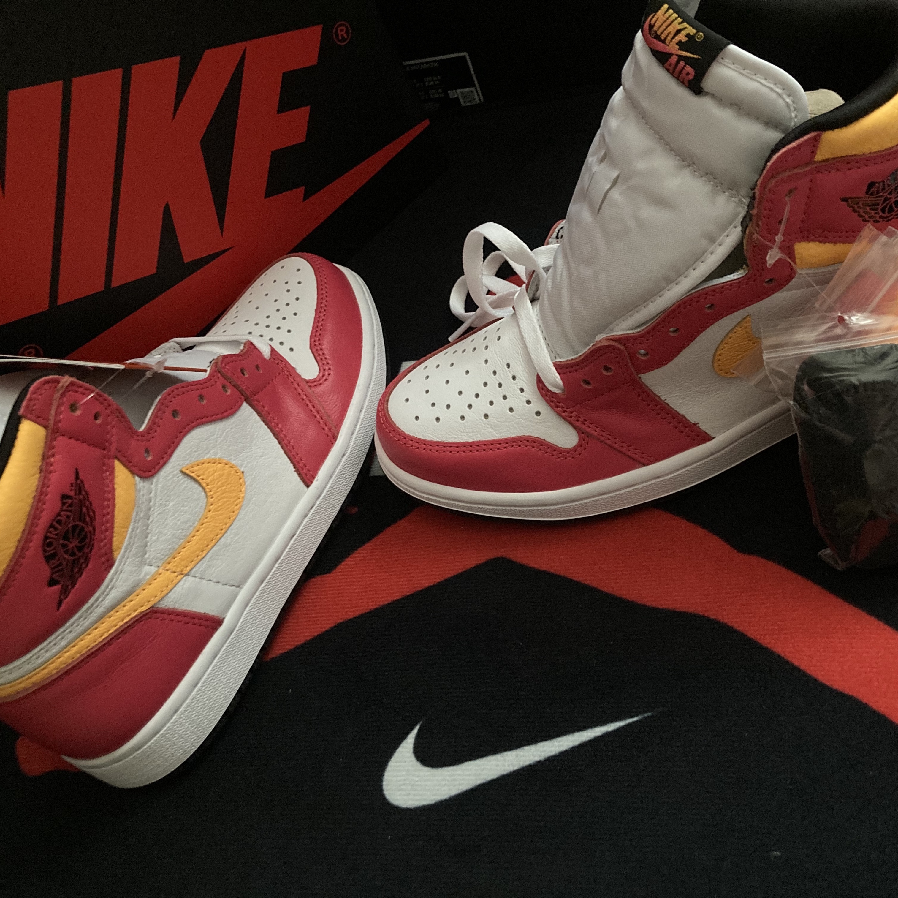 Jordan 1 Retro High OG Light Fusion Red 착용 스타일