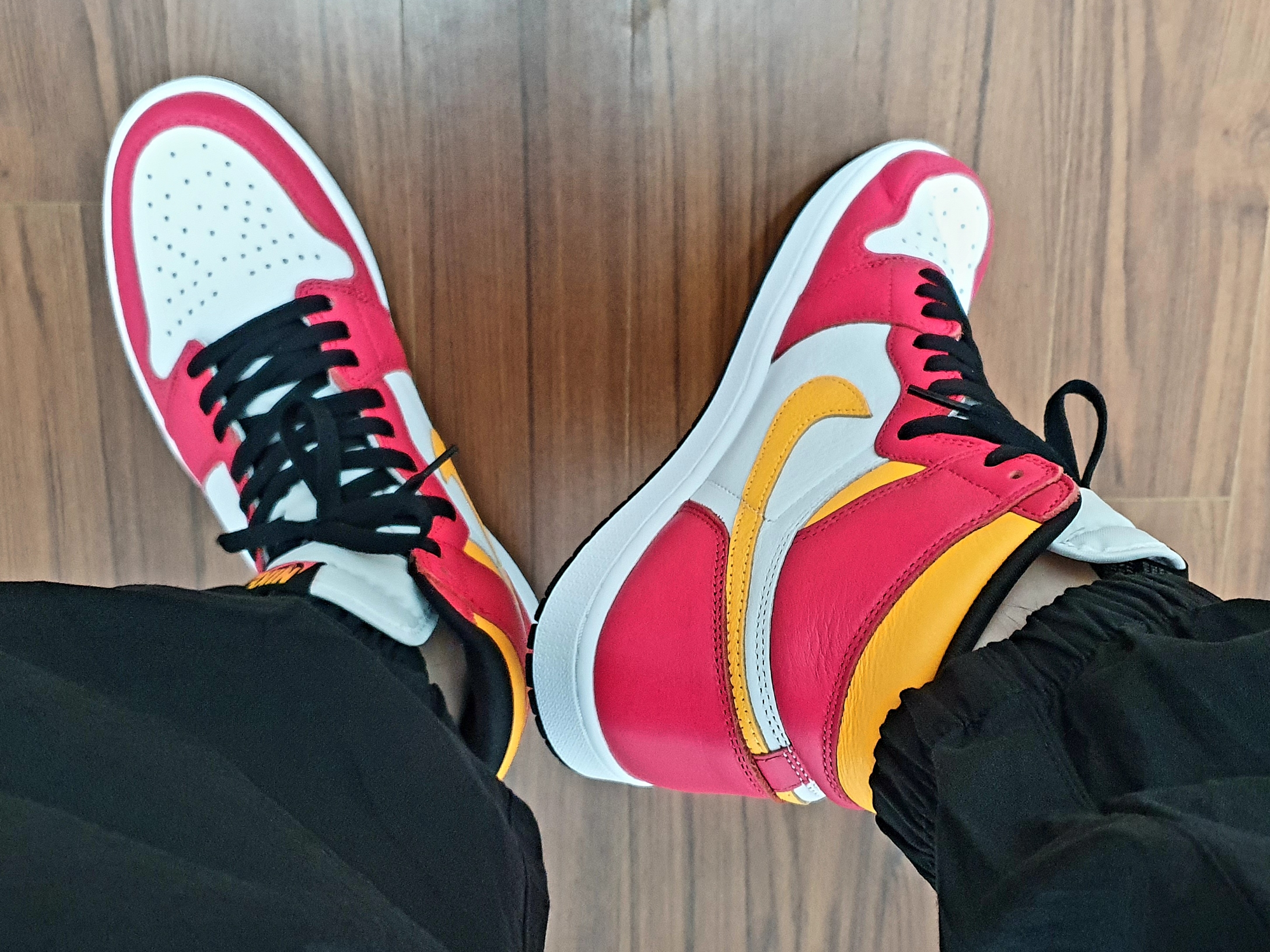 Jordan 1 Retro High OG Light Fusion Red 착용 스타일