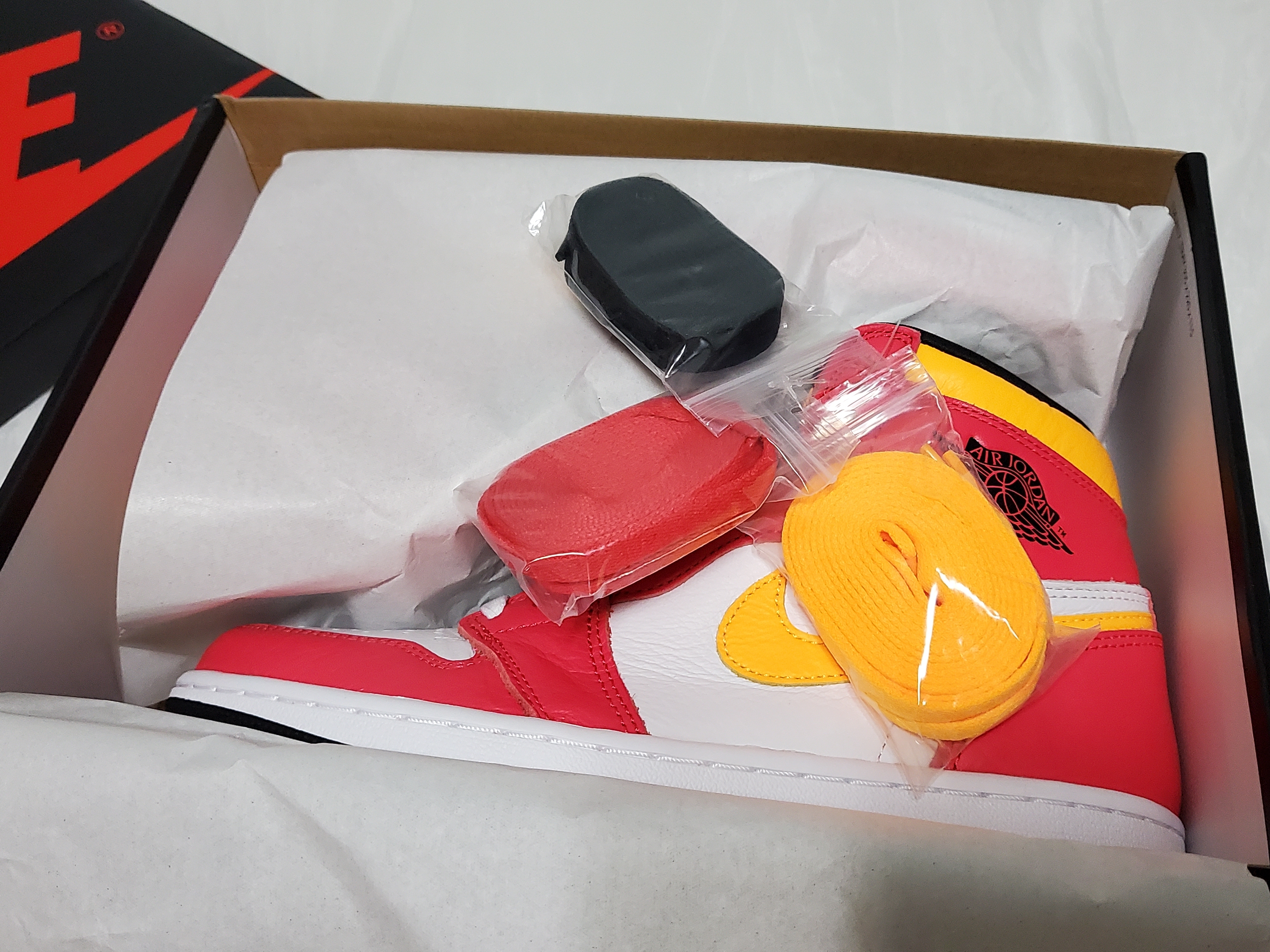 Jordan 1 Retro High OG Light Fusion Red 착용 스타일 - 4