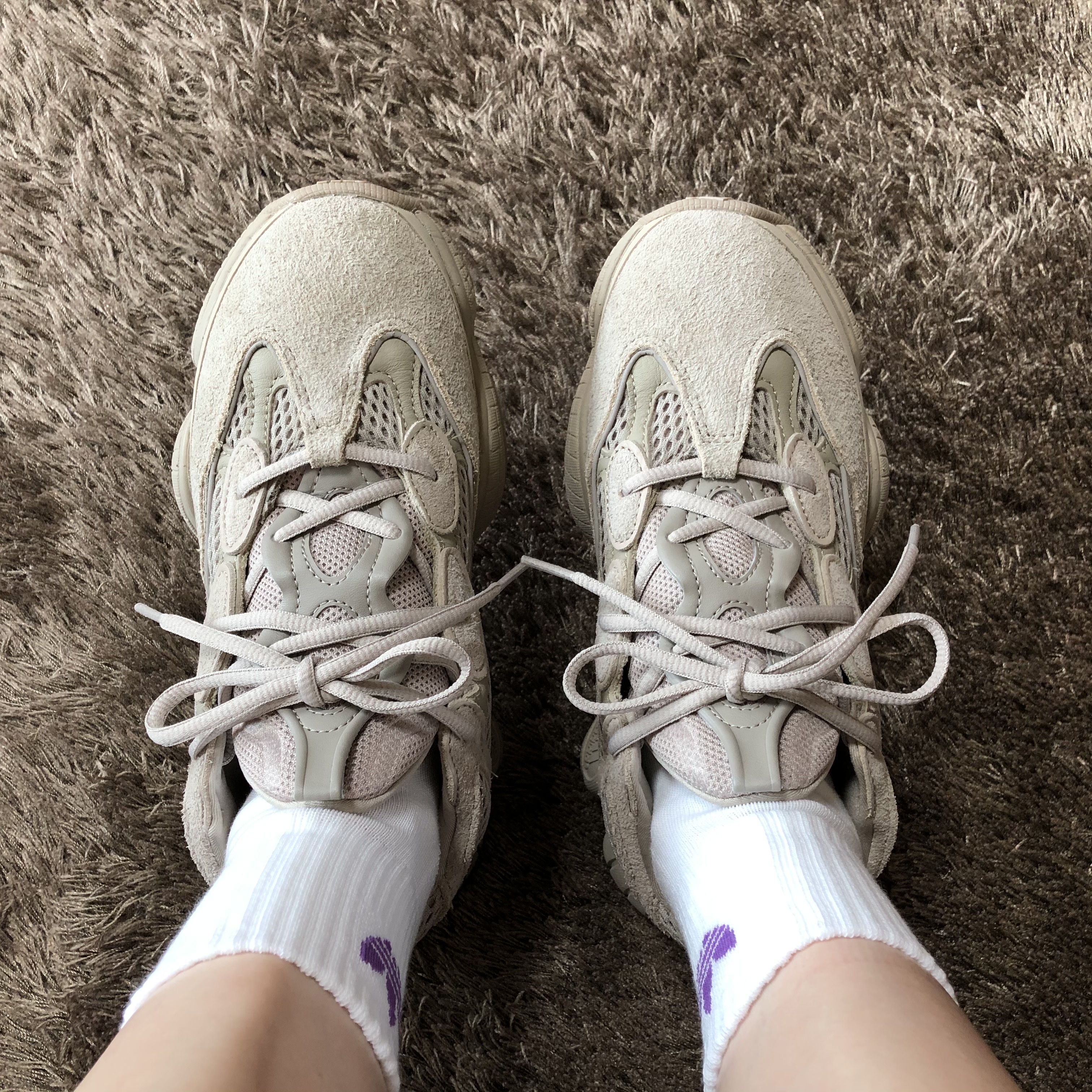 Adidas Yeezy 500 Taupe Light 착용 스타일 - 2