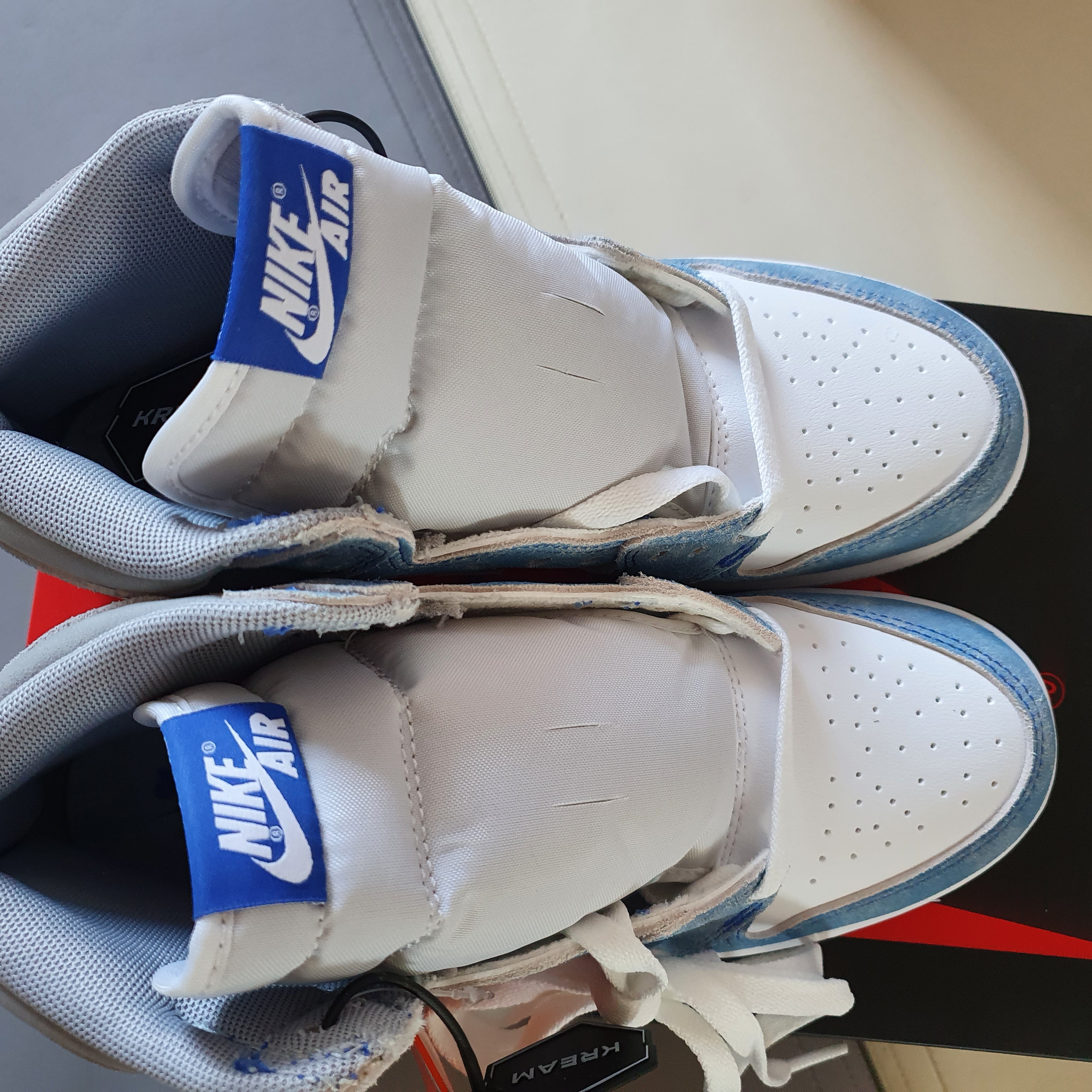 Jordan 1 Retro High OG Hyper Royal 착용 스타일 - 4