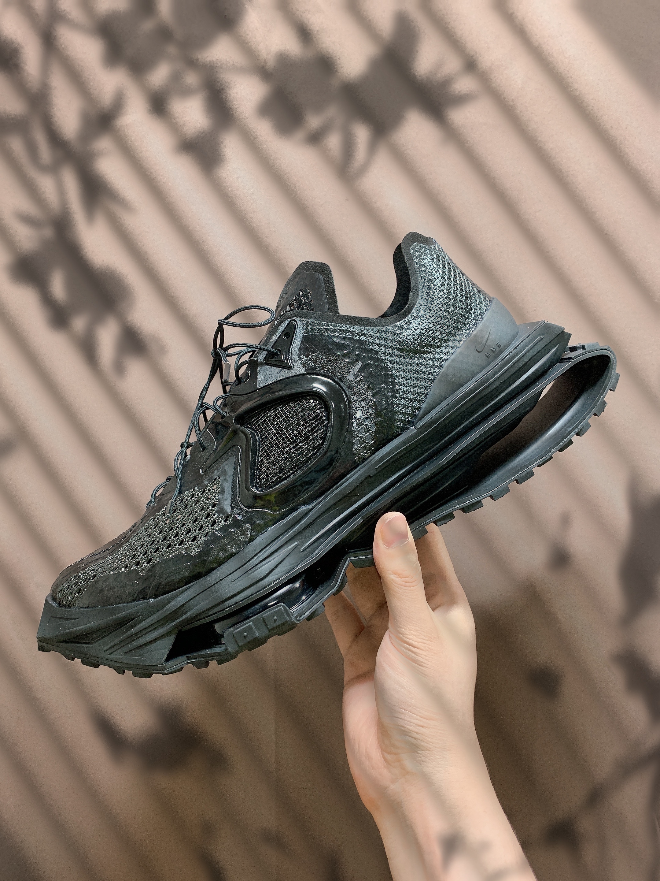 Nike x Matthew M Williams Zoom 004 Triple Black 착용 스타일 - 1