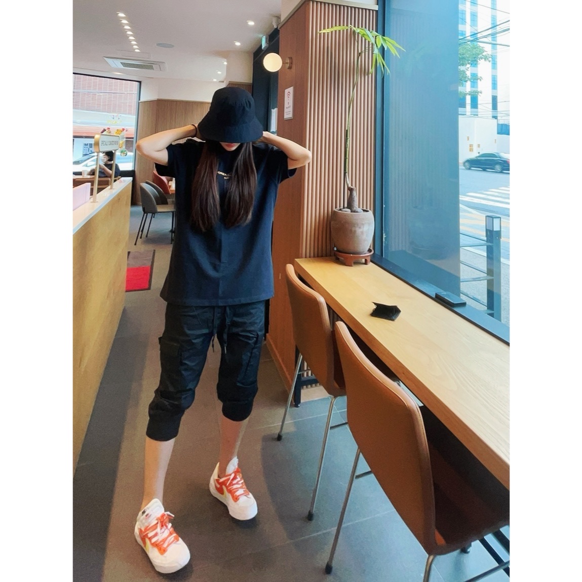 Nike x Sacai Blazer Low Magma Orange, Nike x Drake Nocta Essential T-Shirt Black - Asia 착용 스타일 - 1
