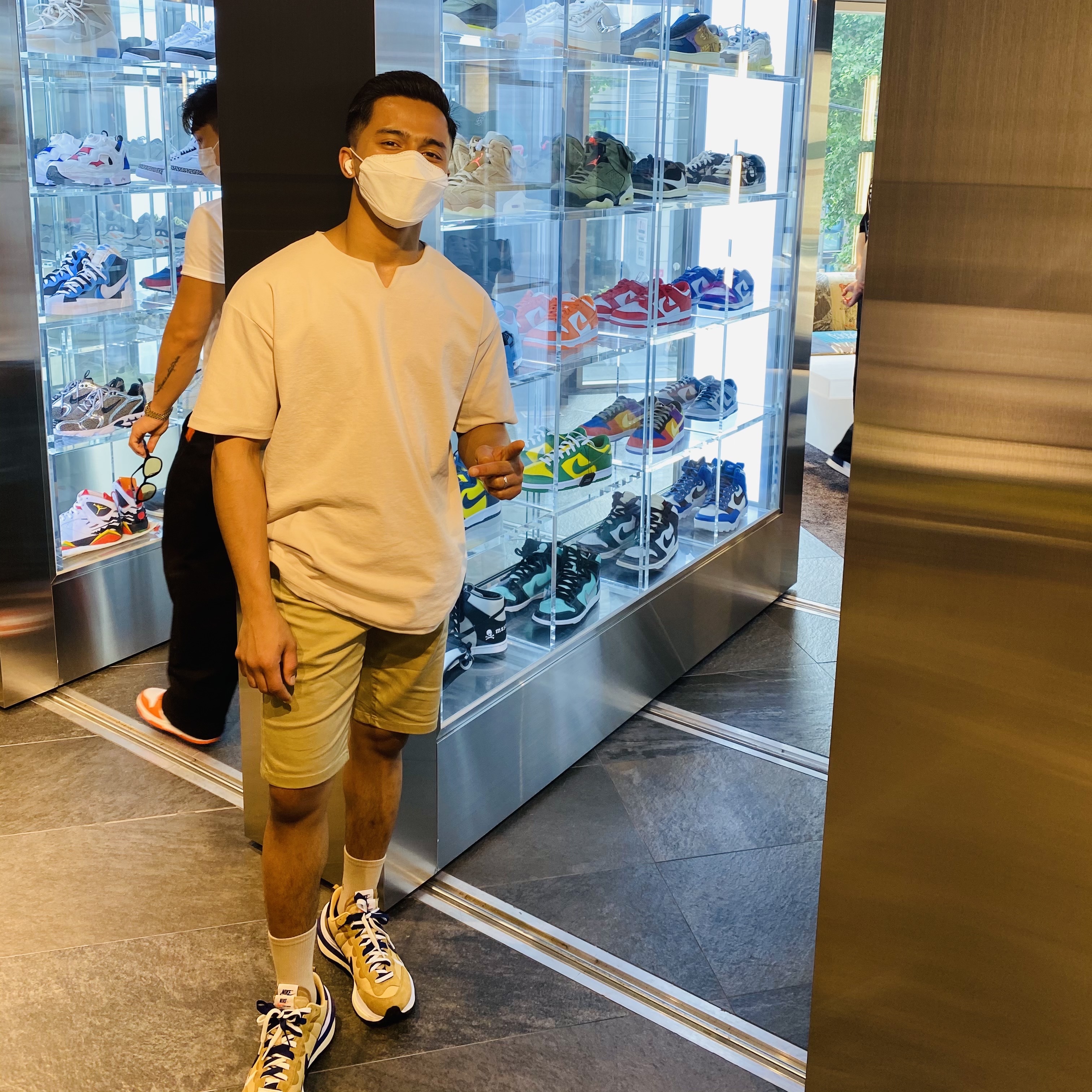 Nike x Sacai VaporWaffle Sesame and Blue Void 착용 스타일
