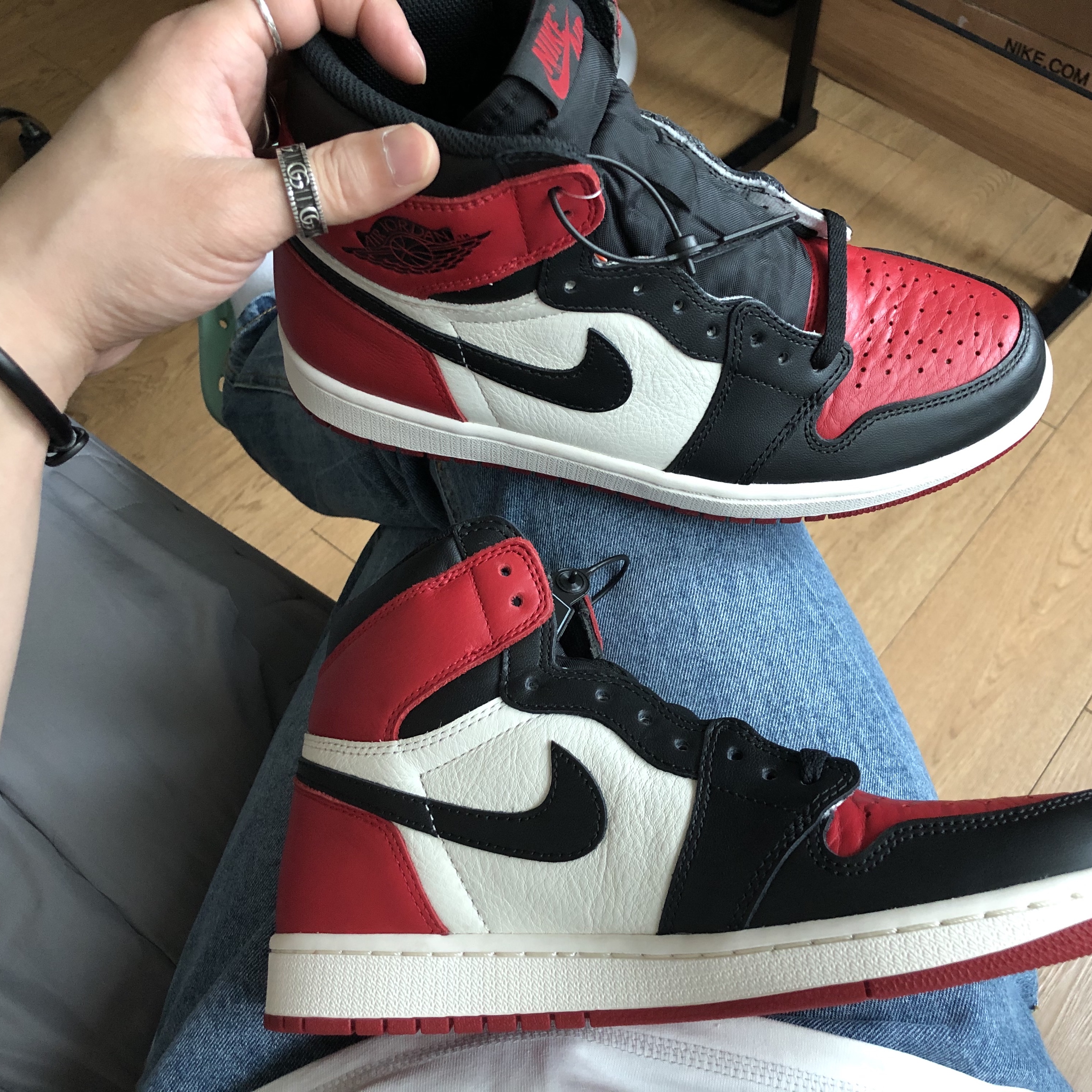 Jordan 1 Retro High OG Bred Toe 착용 스타일 - 1