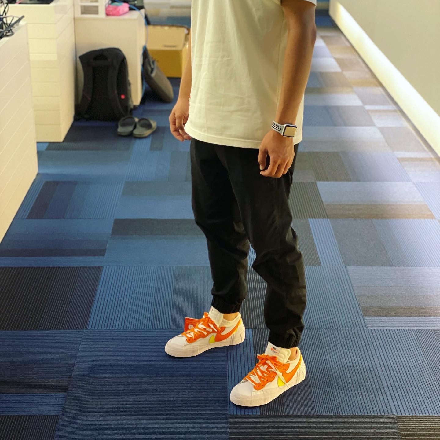 Nike x Sacai Blazer Low Magma Orange 착용 스타일 - 2