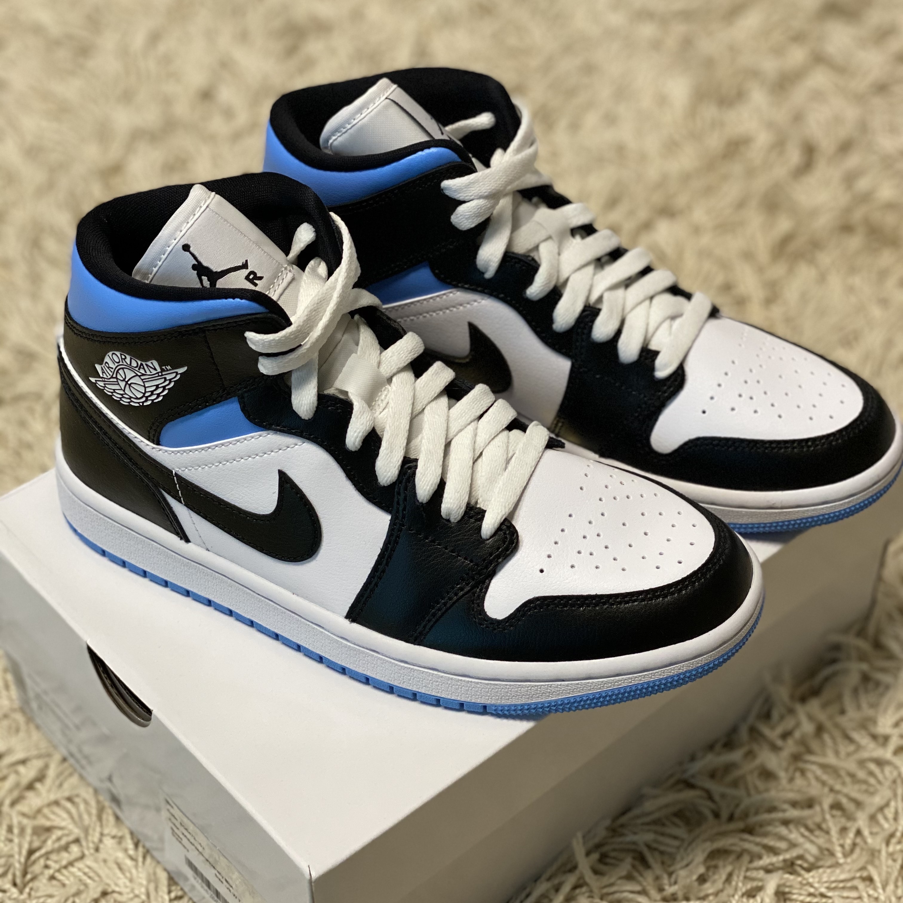 (W) Jordan 1 Mid White Black University Blue 착용 스타일