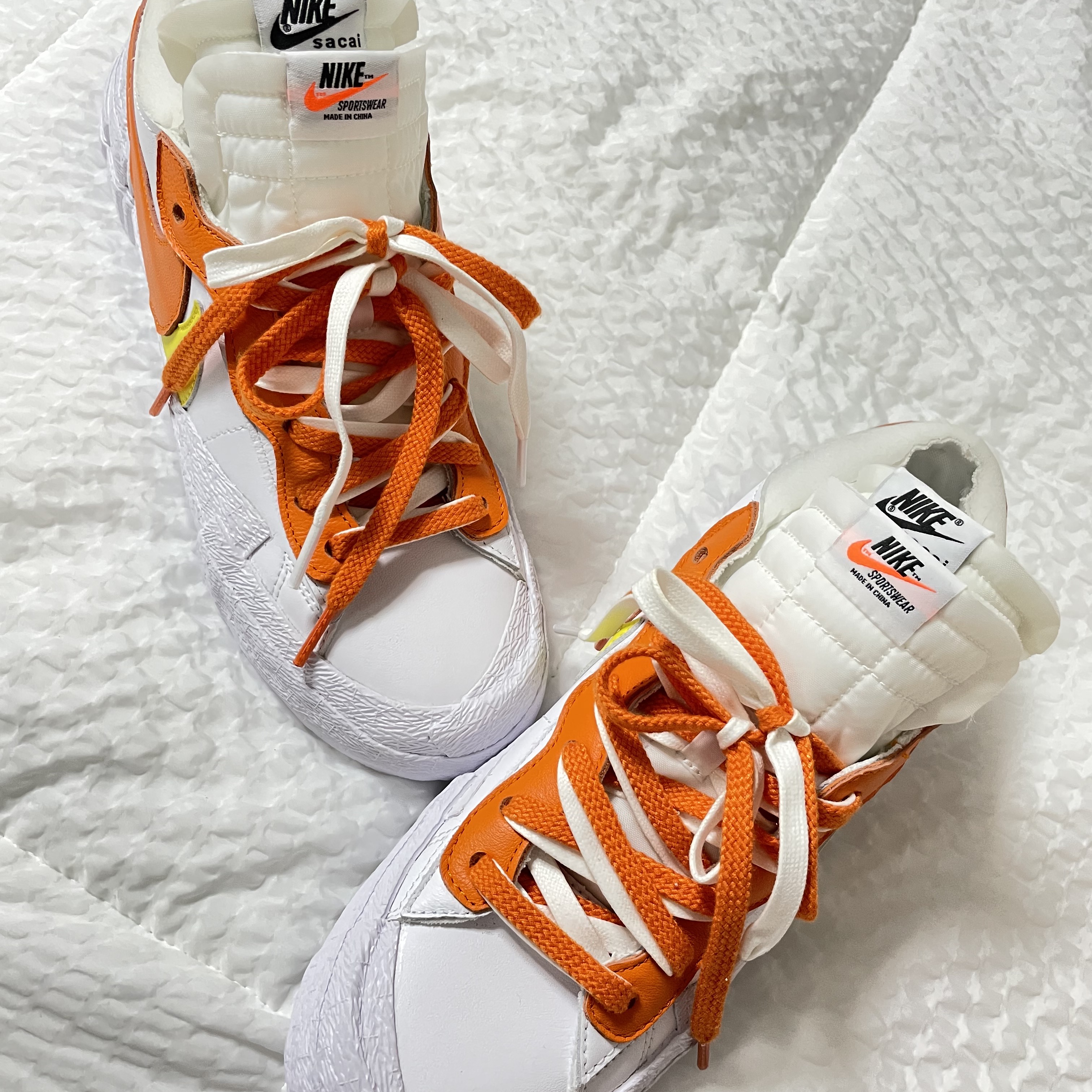 Nike x Sacai Blazer Low Magma Orange 착용 스타일 - 2