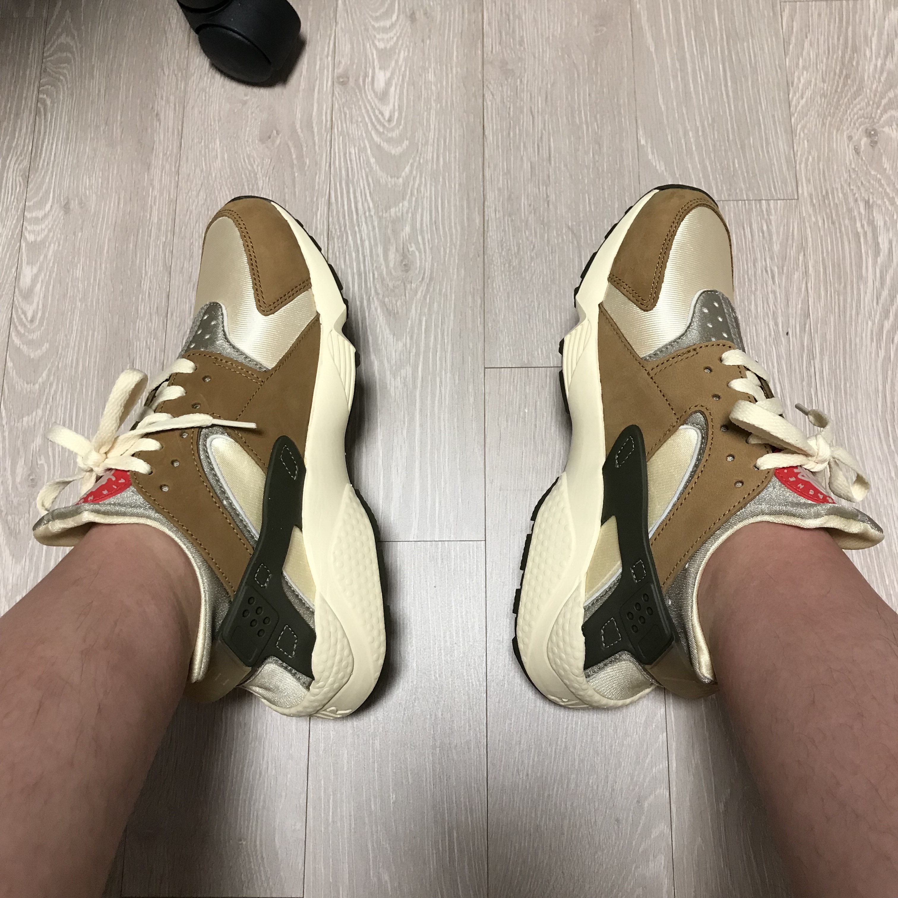 Nike x Stussy Air Huarache LE Desert Oak 착용 스타일