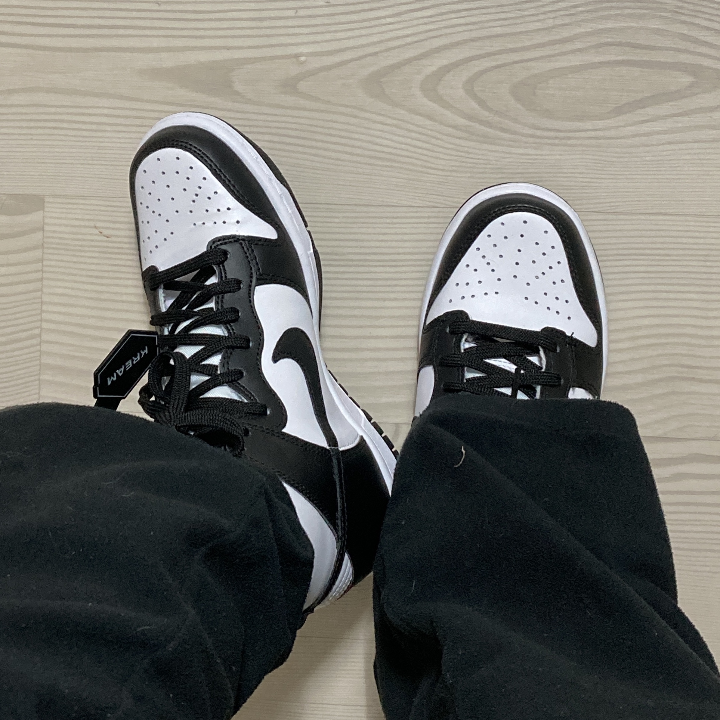 Nike Dunk High Retro Black and White 착용 스타일