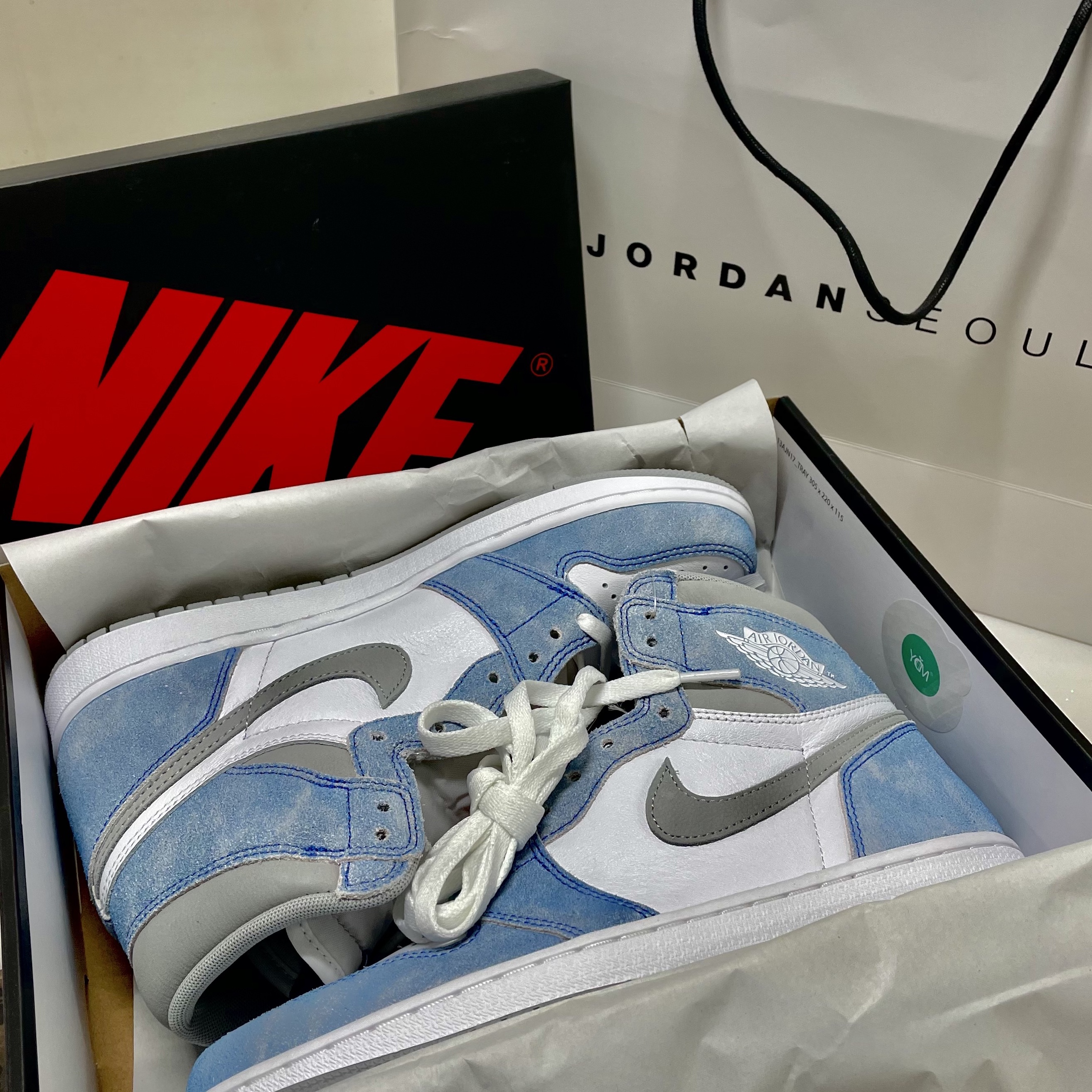 Jordan 1 Retro High OG Hyper Royal 착용 스타일