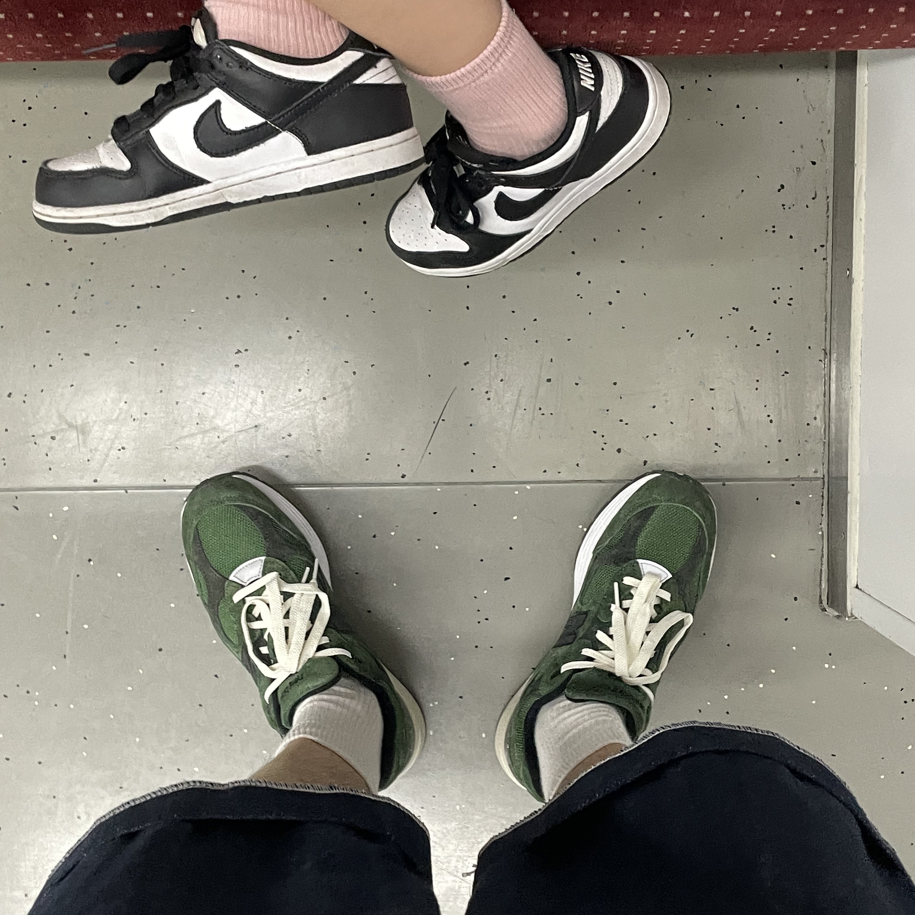 (W) Nike Dunk Low Black, Jordan 1 Retro High OG University Blue 착용 스타일 - 2