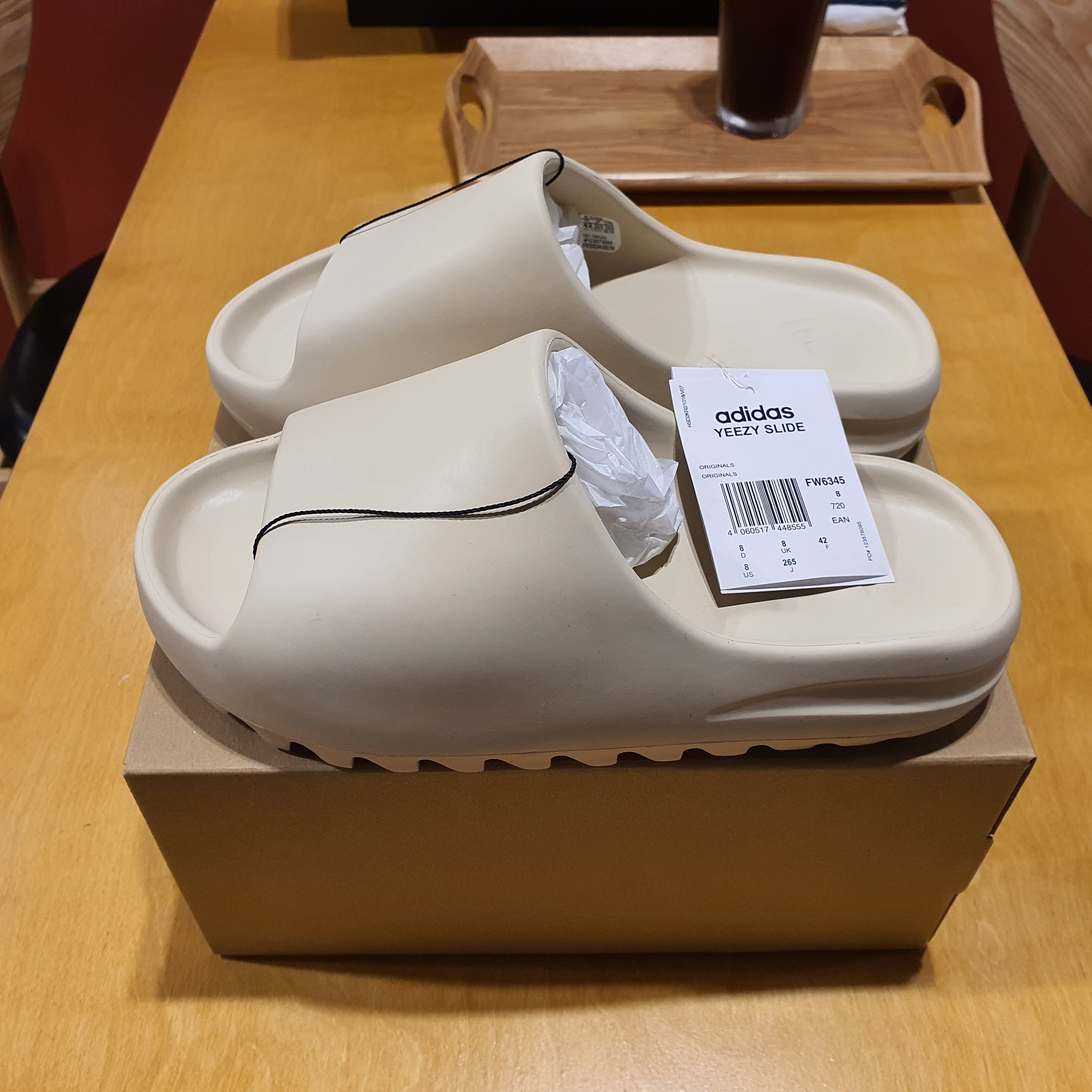 Adidas Yeezy Slide Bone 착용 스타일