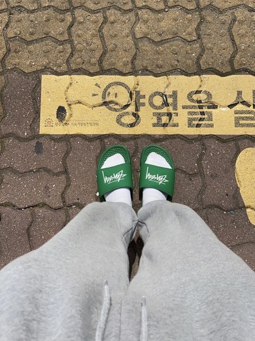 Nike x Stussy Benassi Slide Pine Green 착용 스타일