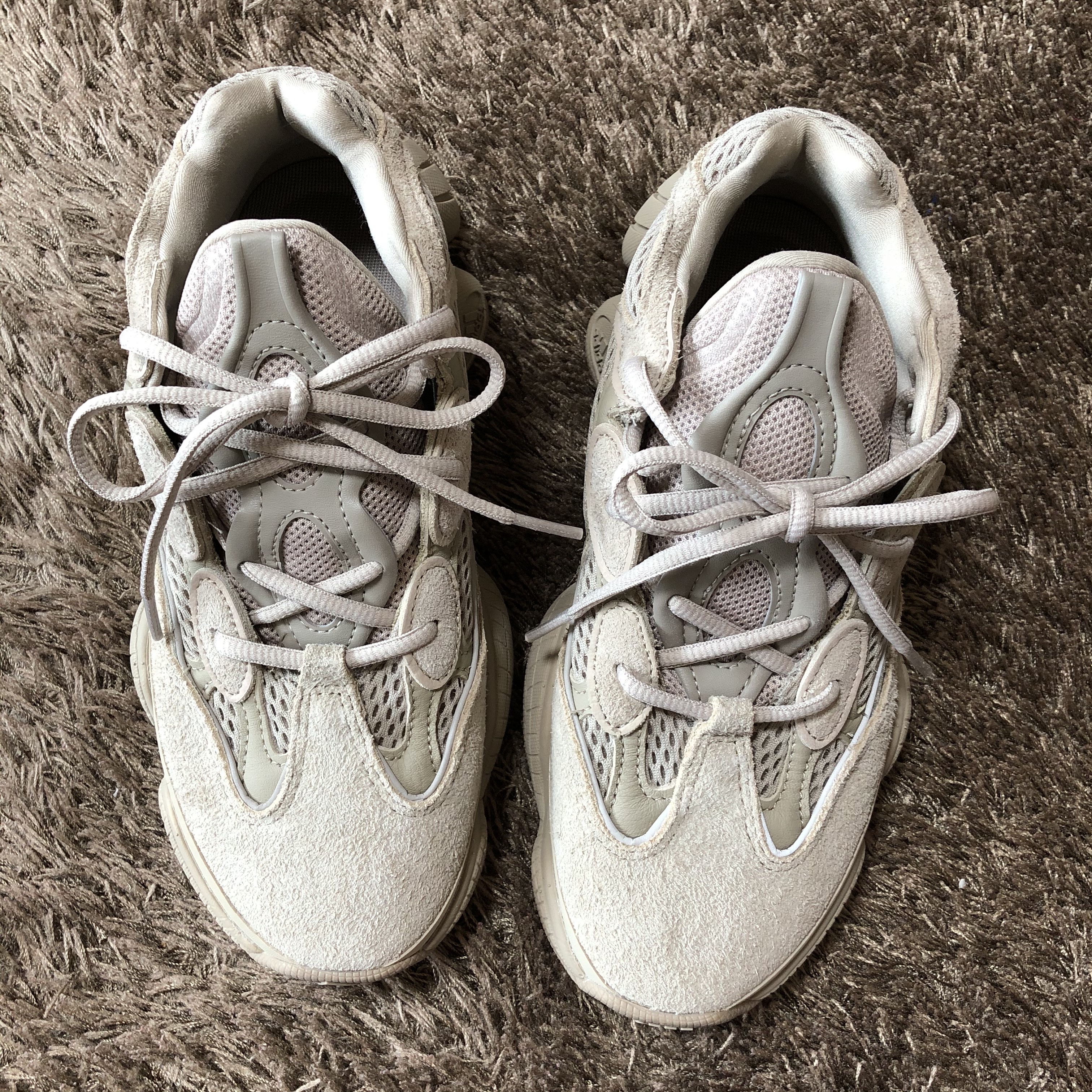 Adidas Yeezy 500 Taupe Light 착용 스타일 - 3