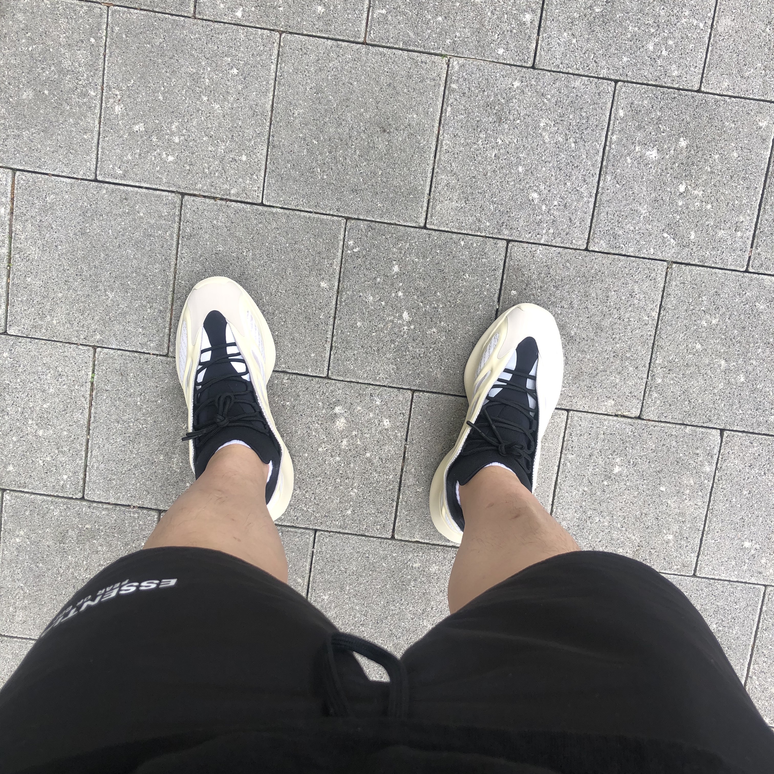 Nike x Sacai LDWaffle Green Multi, Adidas Yeezy Boost 350 V2 Tail Light 착용 스타일 - 3