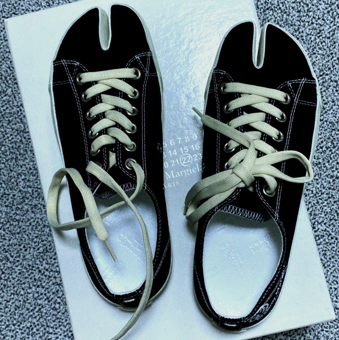 Maison Margiela Tabi Low Black 착용 스타일 - 1
