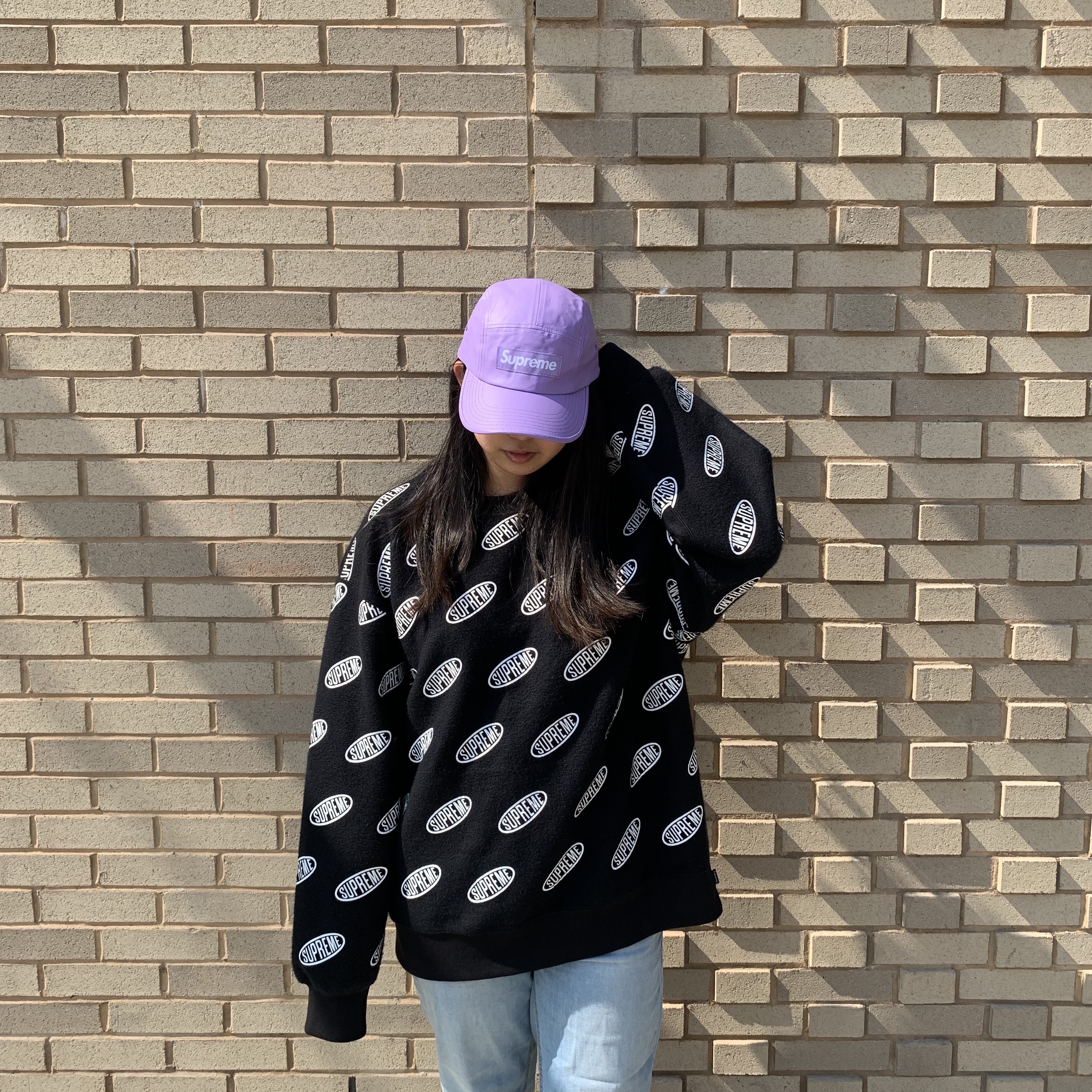 Supreme Leather Camp Cap Lavender - 21SS, Supreme Liner Crewneck Black - 21SS 착용 스타일 - 2