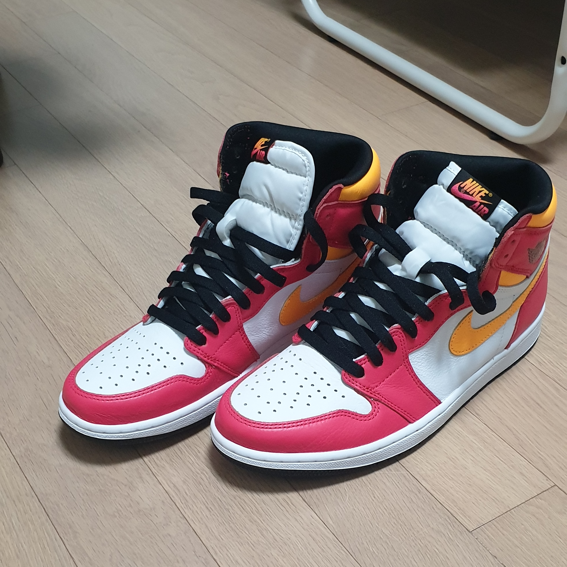 Jordan 1 Retro High OG Light Fusion Red 착용 스타일