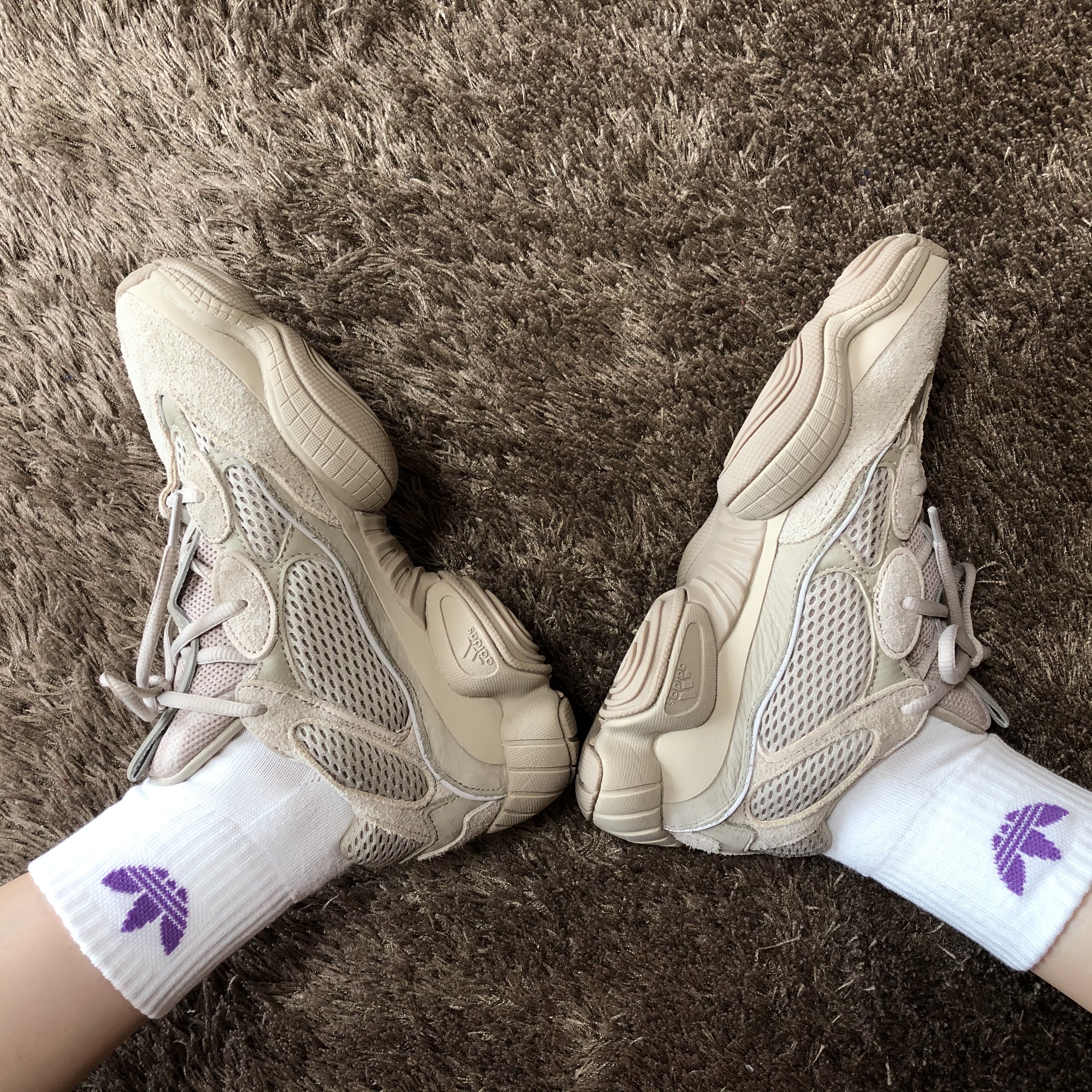 Adidas Yeezy 500 Taupe Light 착용 스타일 - 1