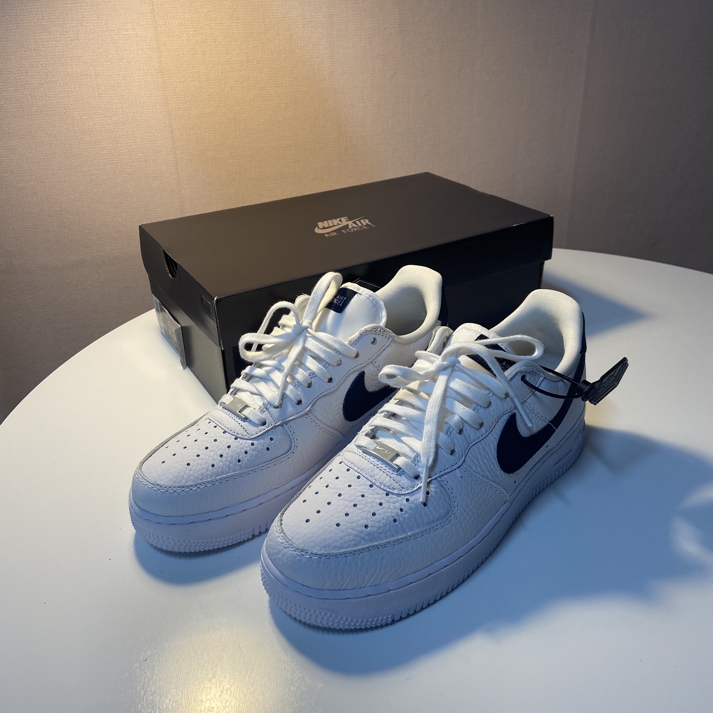 Nike Air Force 1 '07 Craft White & Obsidian 착용 스타일