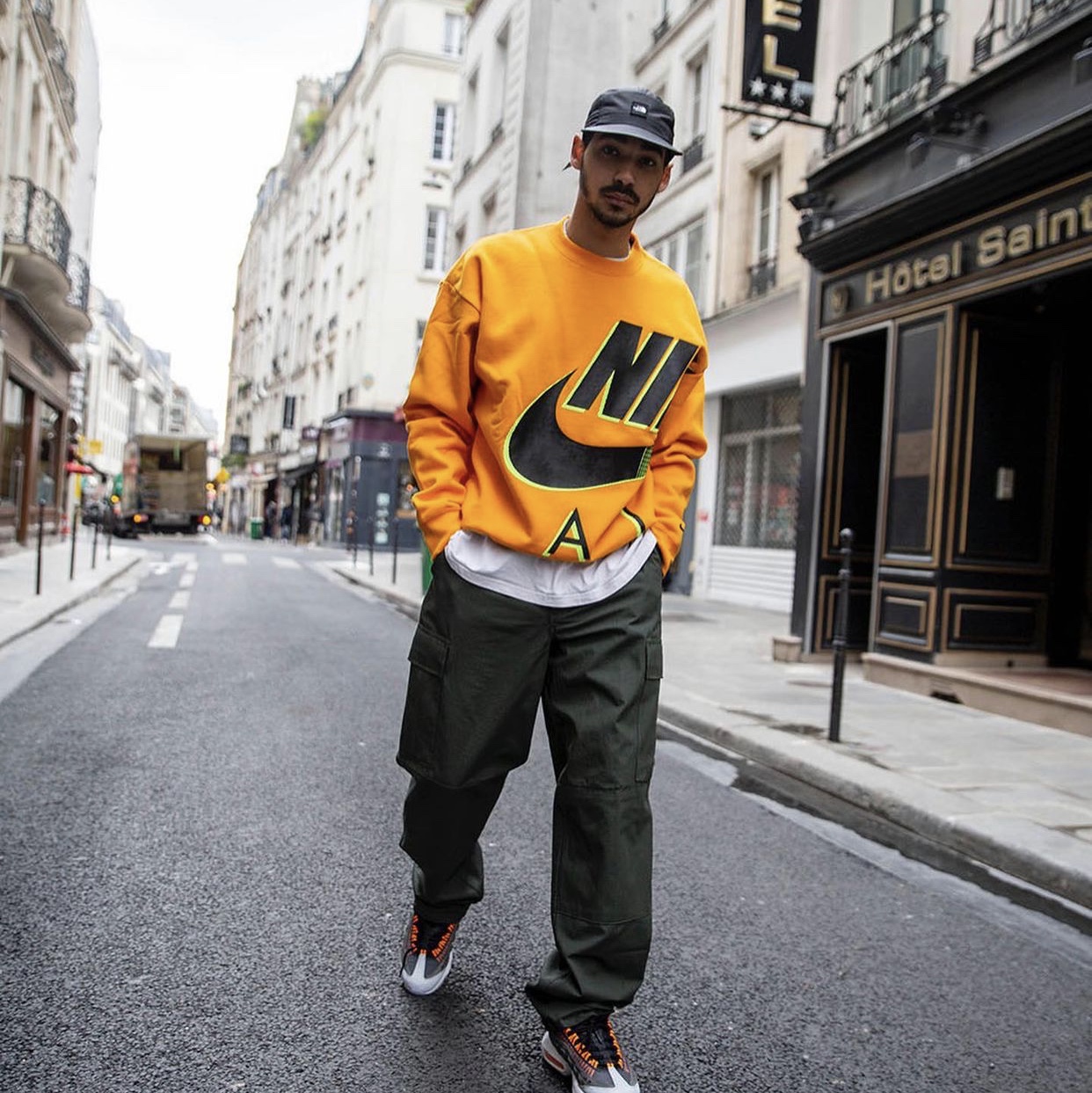 Nike x Kim Jones Fleece Crew Circuit Orange - Asia 착용 스타일 - 1