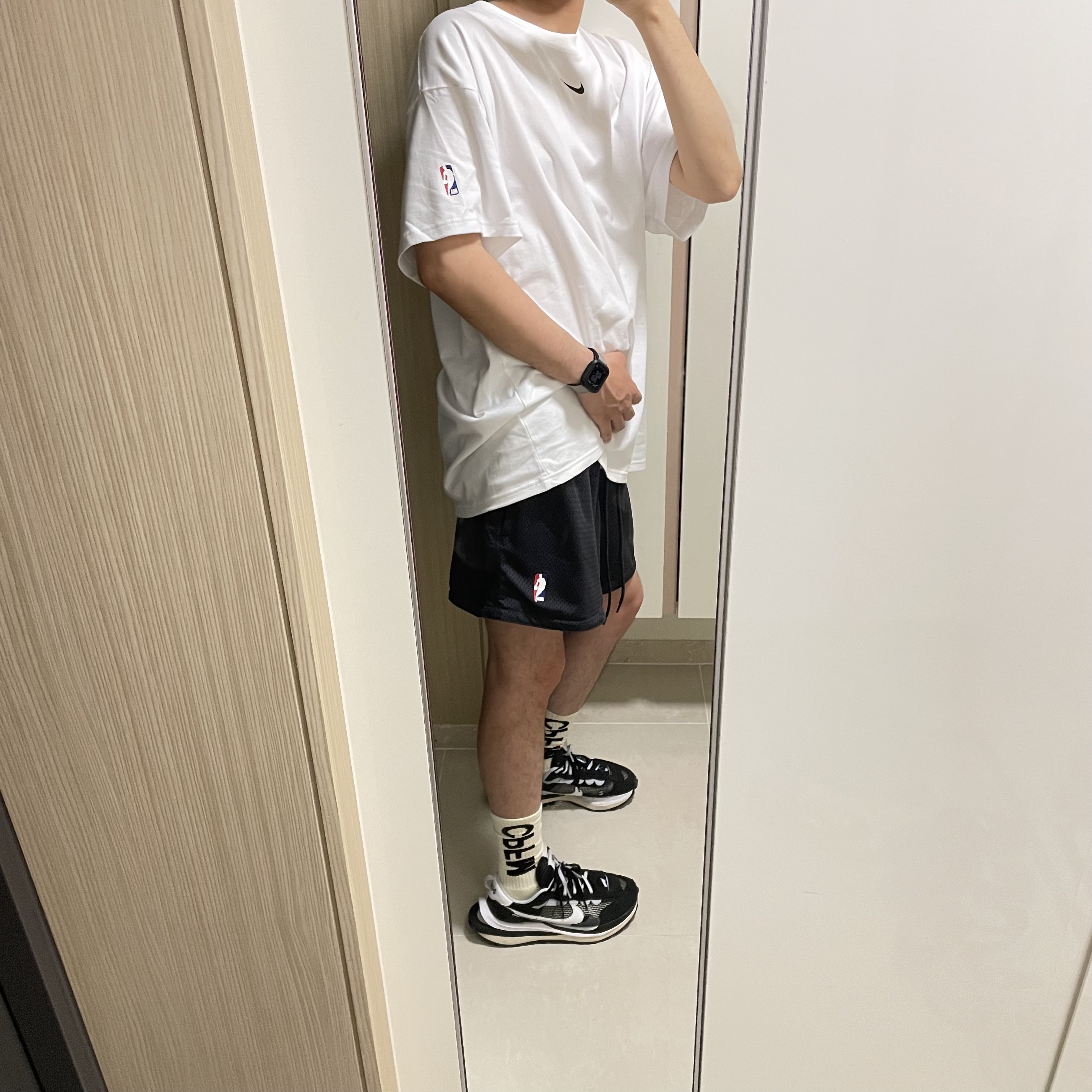 Nike x Fear of God Basketball Shorts Off Noir, Nike x Sacai VaporWaffle Black White 착용 스타일 - 2