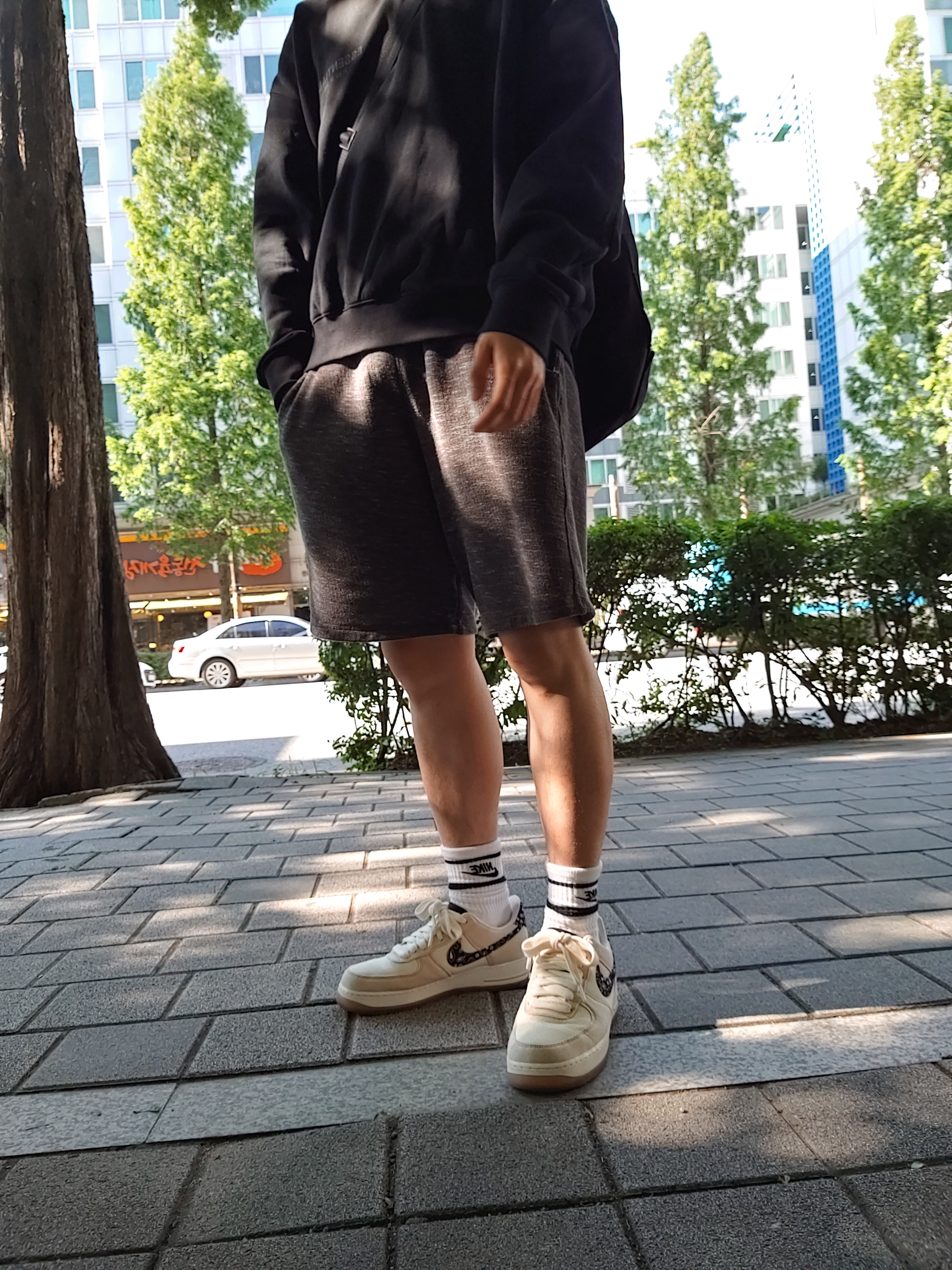 Nike Air Force 1 '07 LV8 Paisley Swoosh, Essentials Long Sleeve Boxy Polo Black - 20FW 착용 스타일