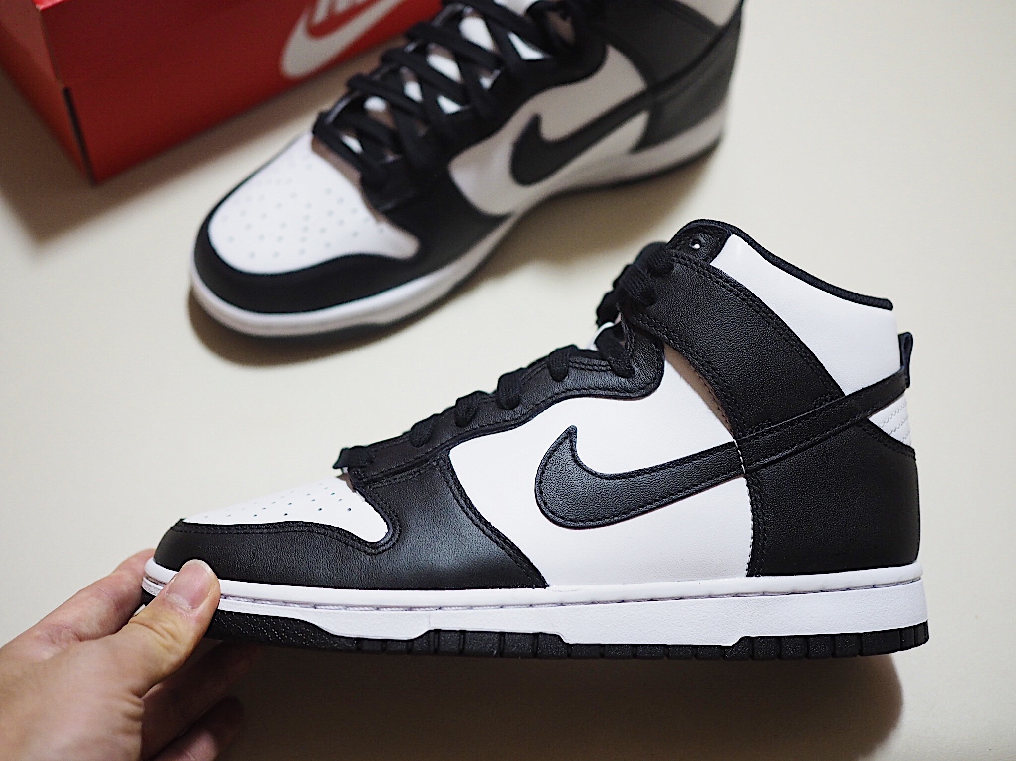 Nike Dunk High Retro Black and White 착용 스타일 - 4