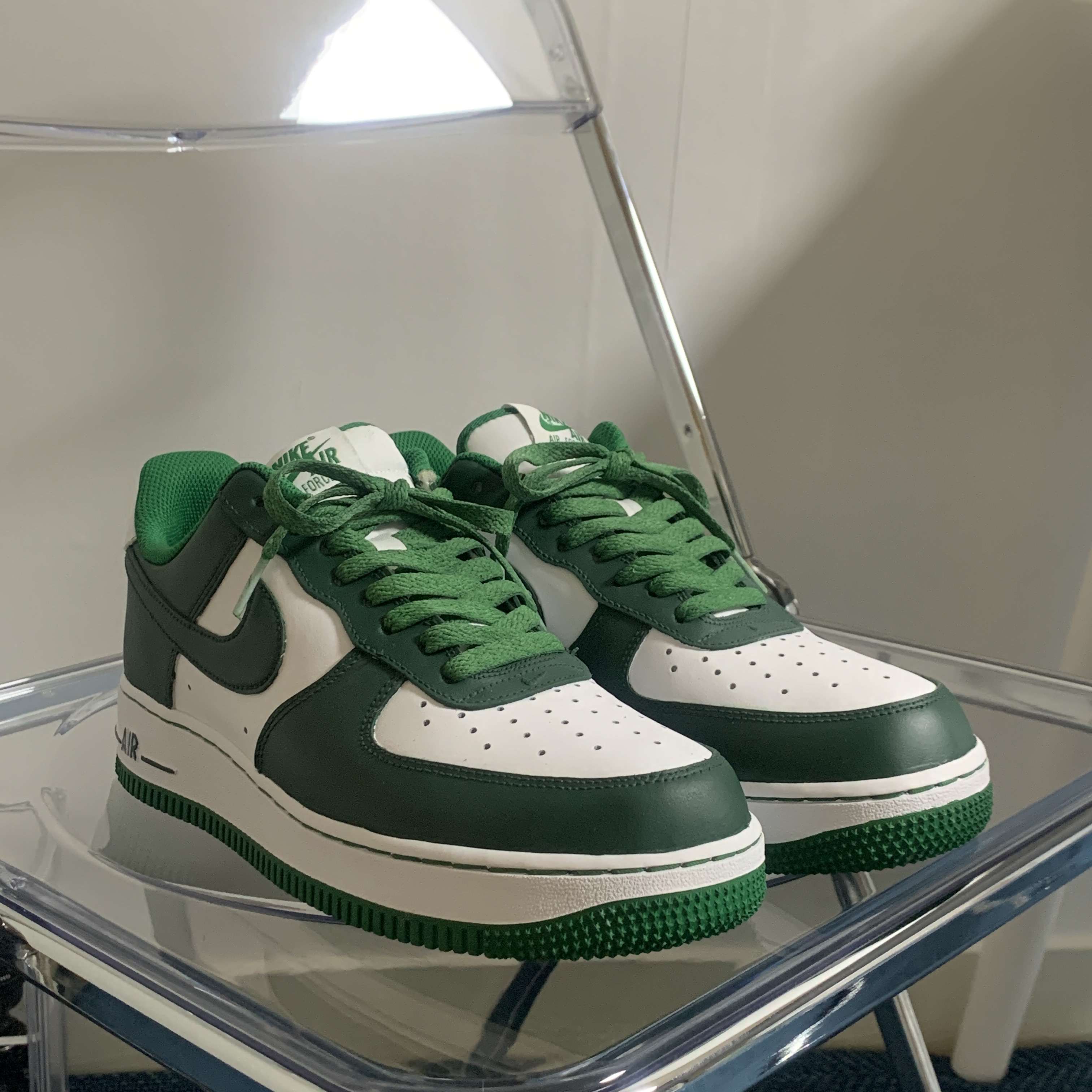Nike Air Force 1 '07 Stitch Pine Green 착용 스타일 - 2