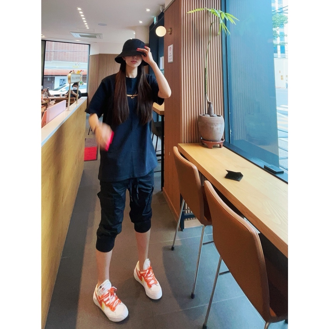 Nike x Sacai Blazer Low Magma Orange, Nike x Drake Nocta Essential T-Shirt Black - Asia 착용 스타일 - 2
