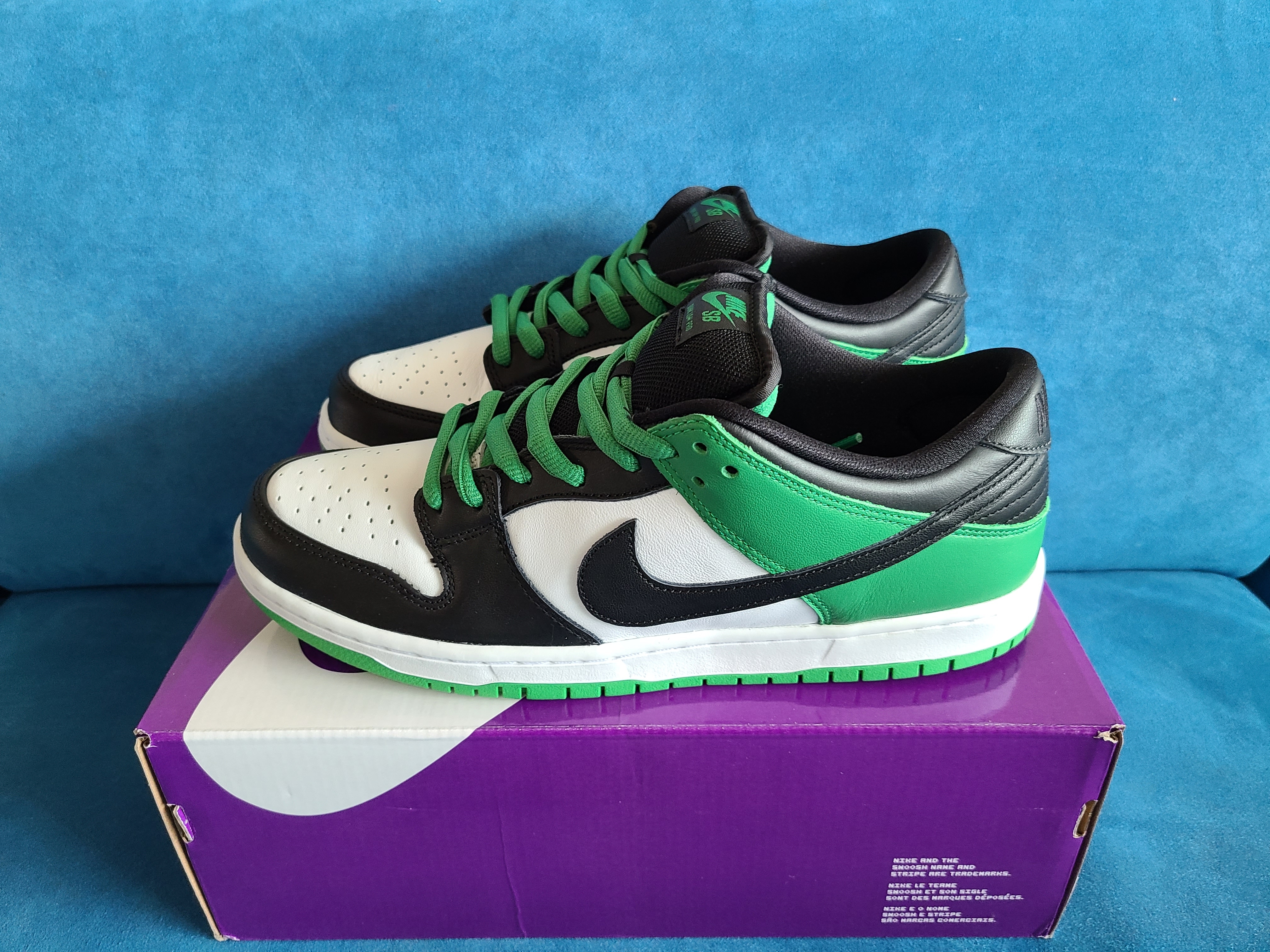 Nike SB Dunk Low Pro Black and Classic Green 착용 스타일 - 1