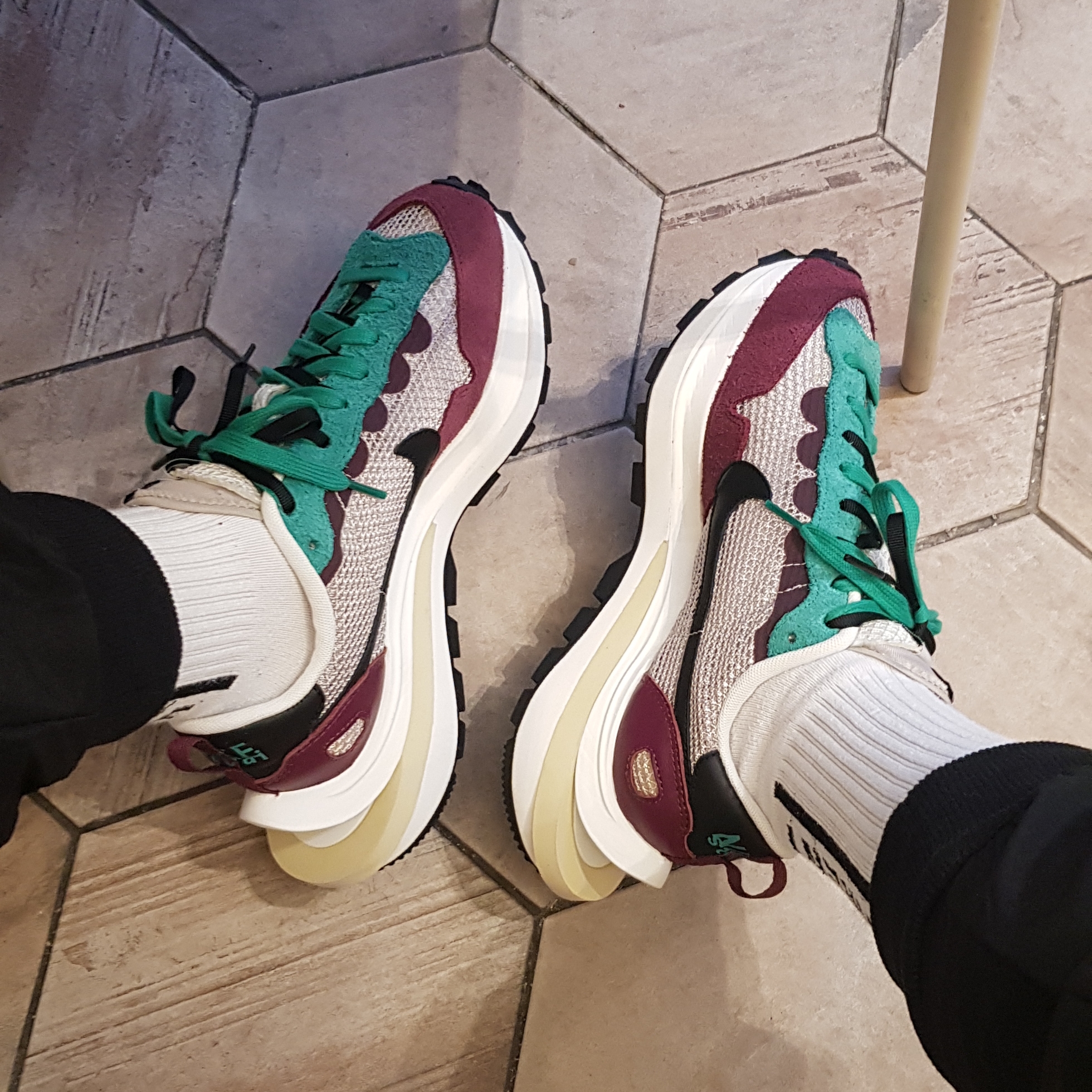 Nike x Sacai VaporWaffle String & Black Villain Red 착용 스타일