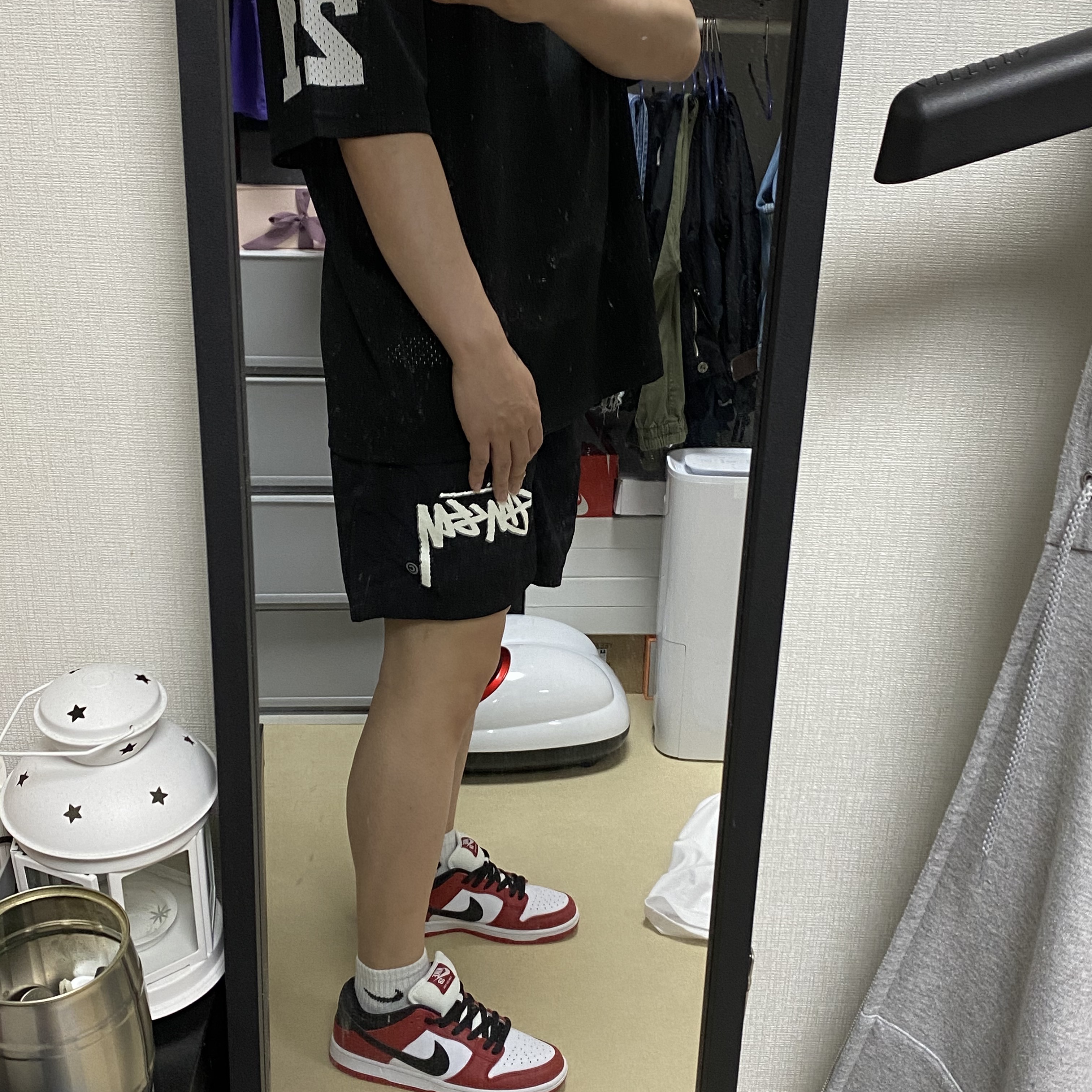 Nike SB Dunk Low Pro Chicago, Stussy Mesh Football Jersey Black 착용 스타일