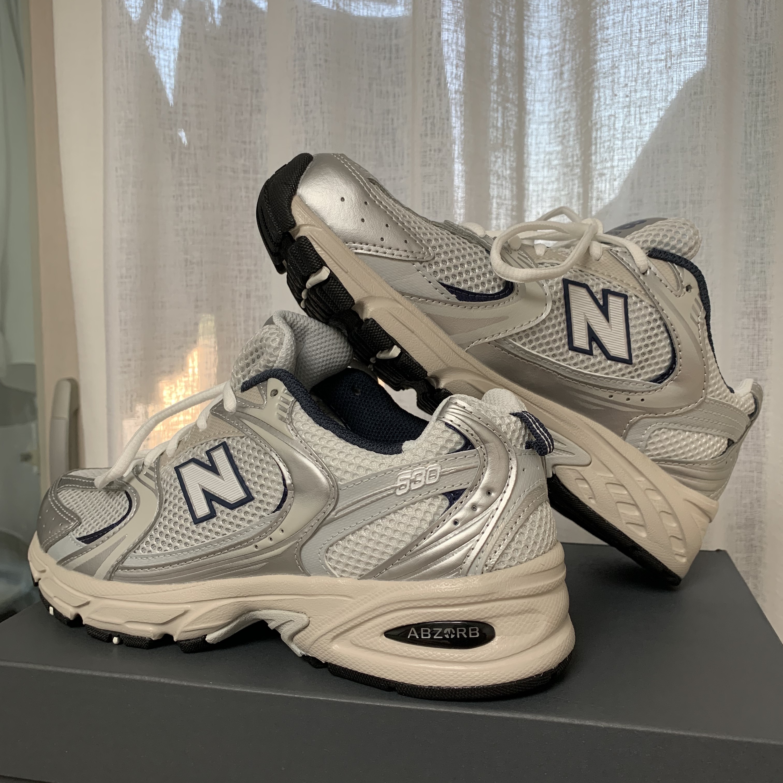 New Balance 530 Steel Grey 착용 스타일